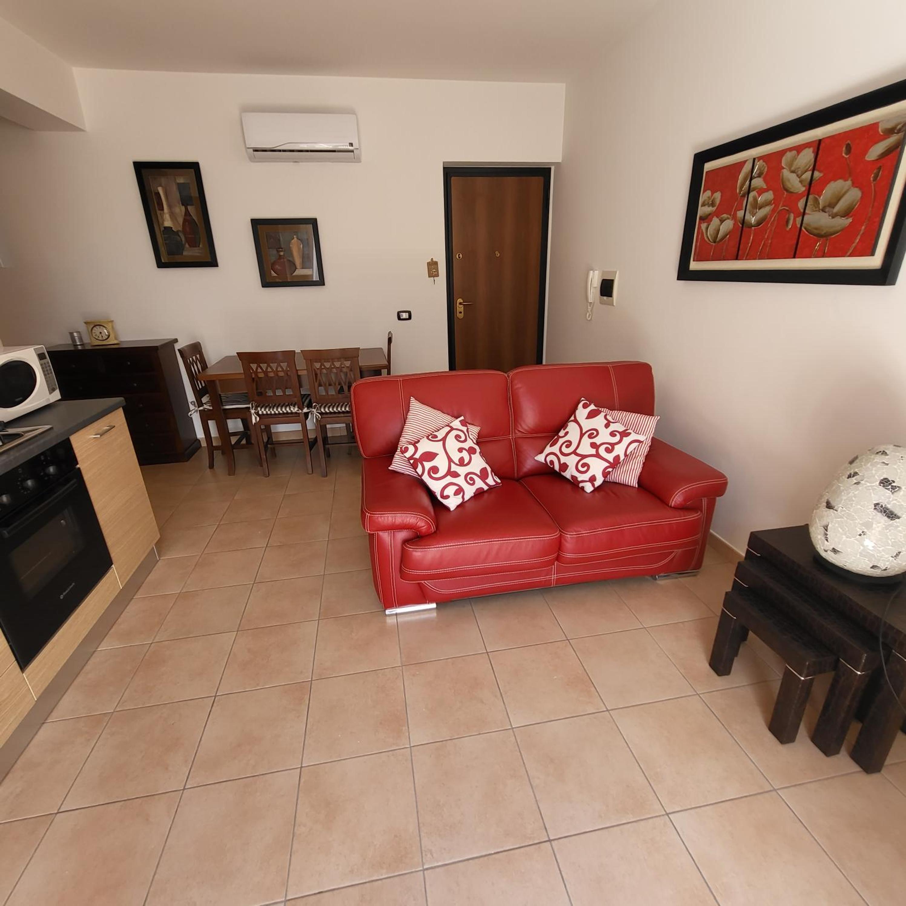 One-Bedroom Apartment photo 1