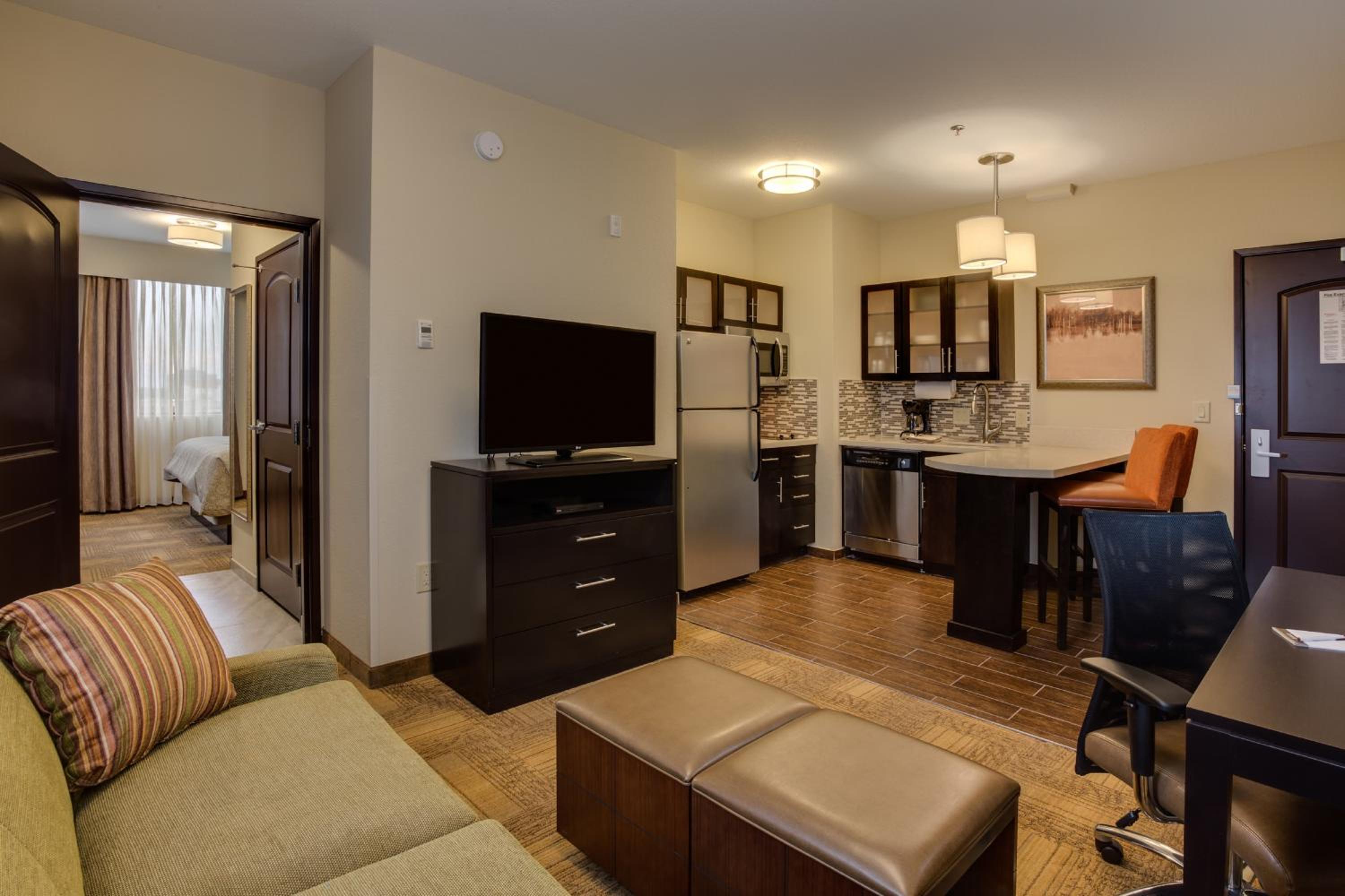 Two Bedroom Suite with One Queen Bed and Two Double Beds - Non-Smoking photo 1