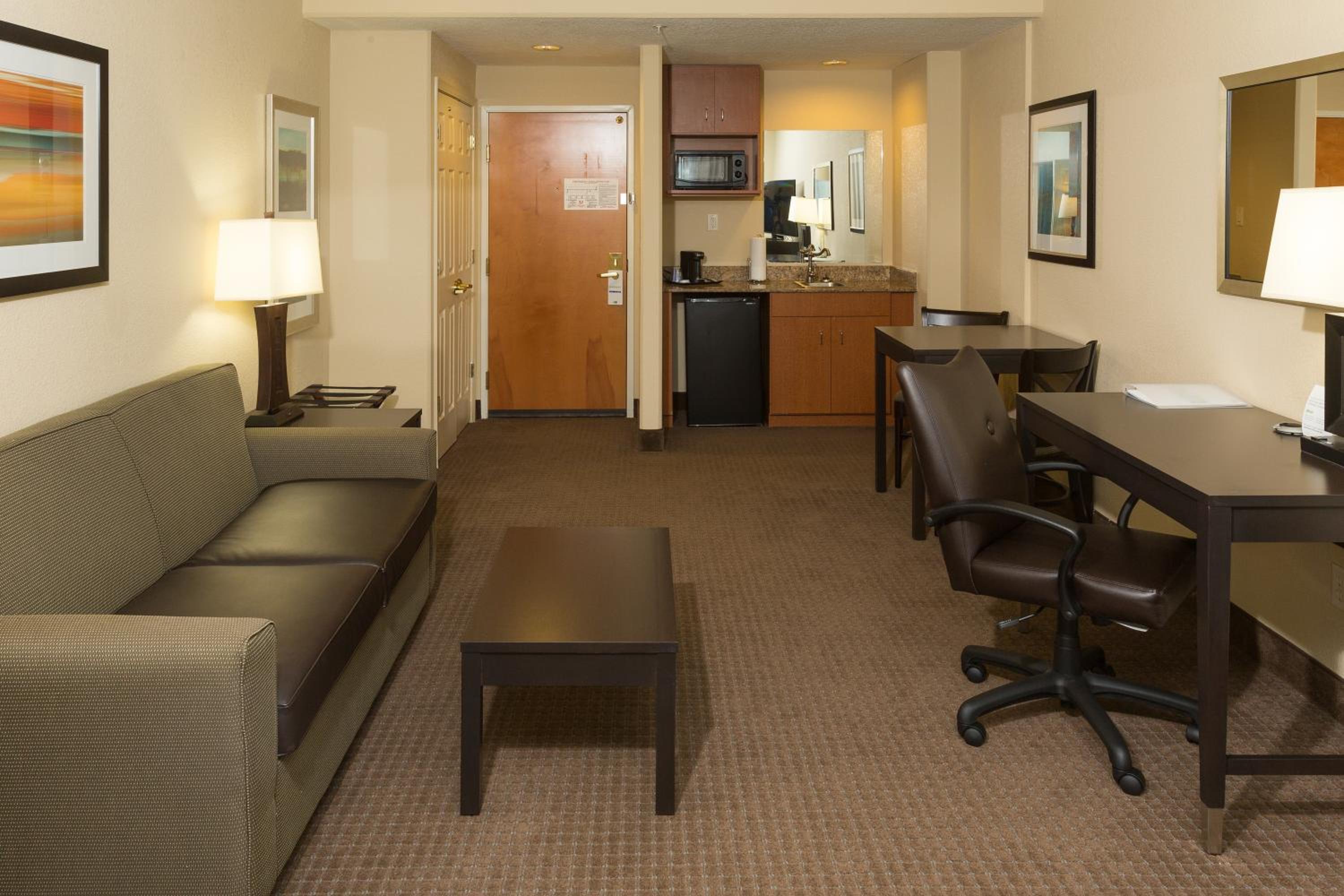 Queen Suite with Sofa Bed - Photo 9