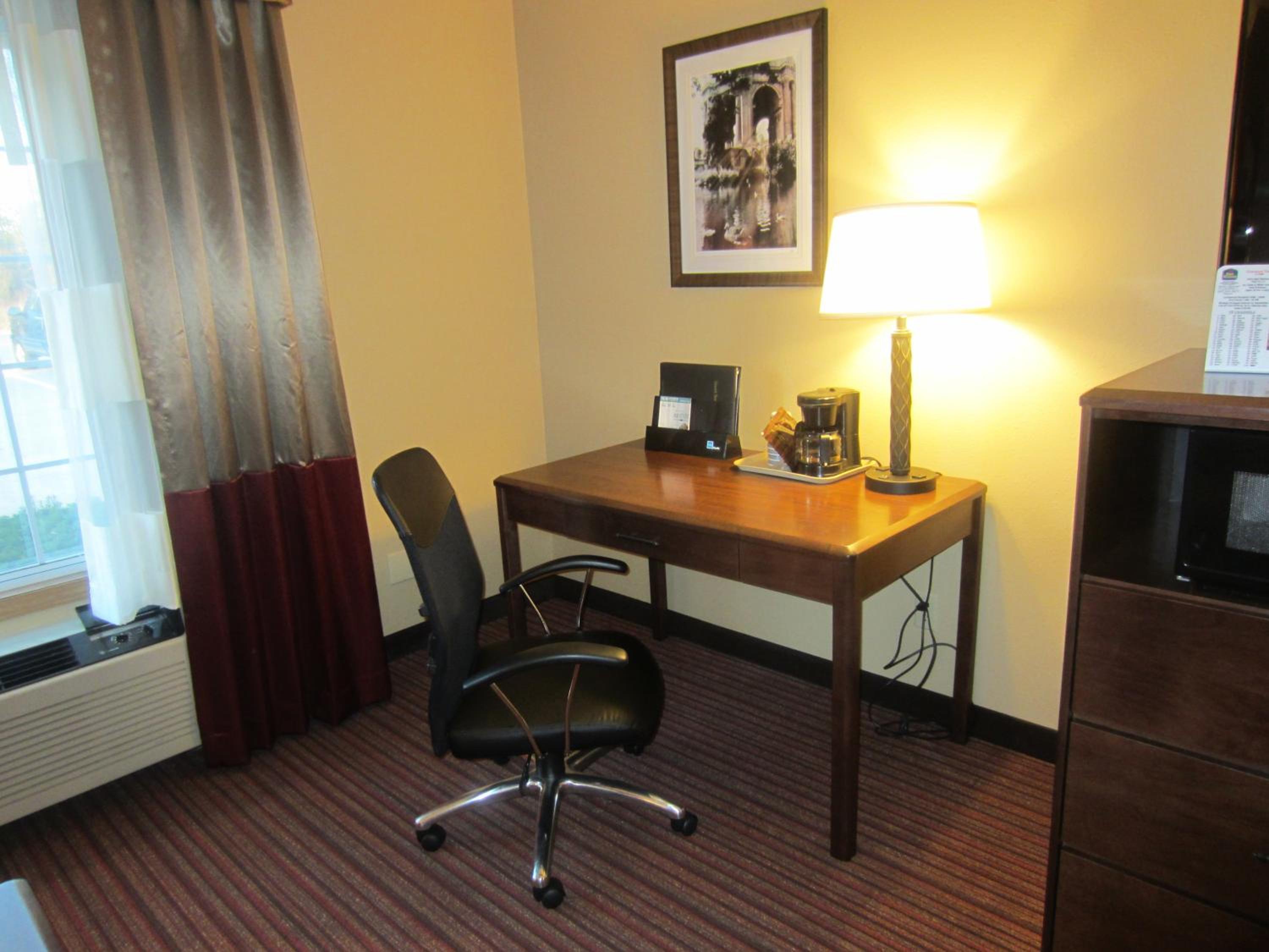 Two Room Queen Suite with Sofa Bed  - Non-Smoking - Photo 2