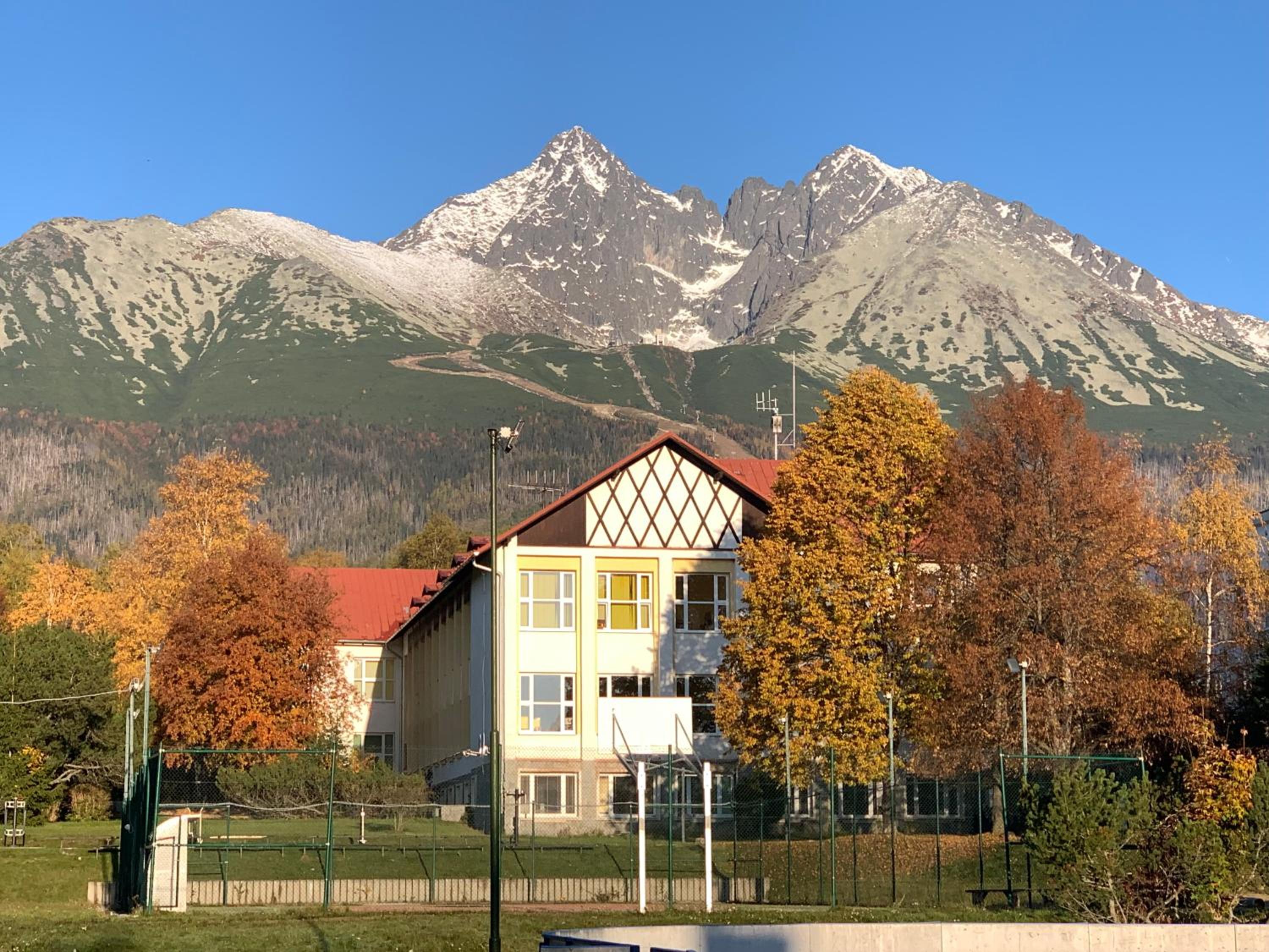Apartment with Mountain View - Photo 8