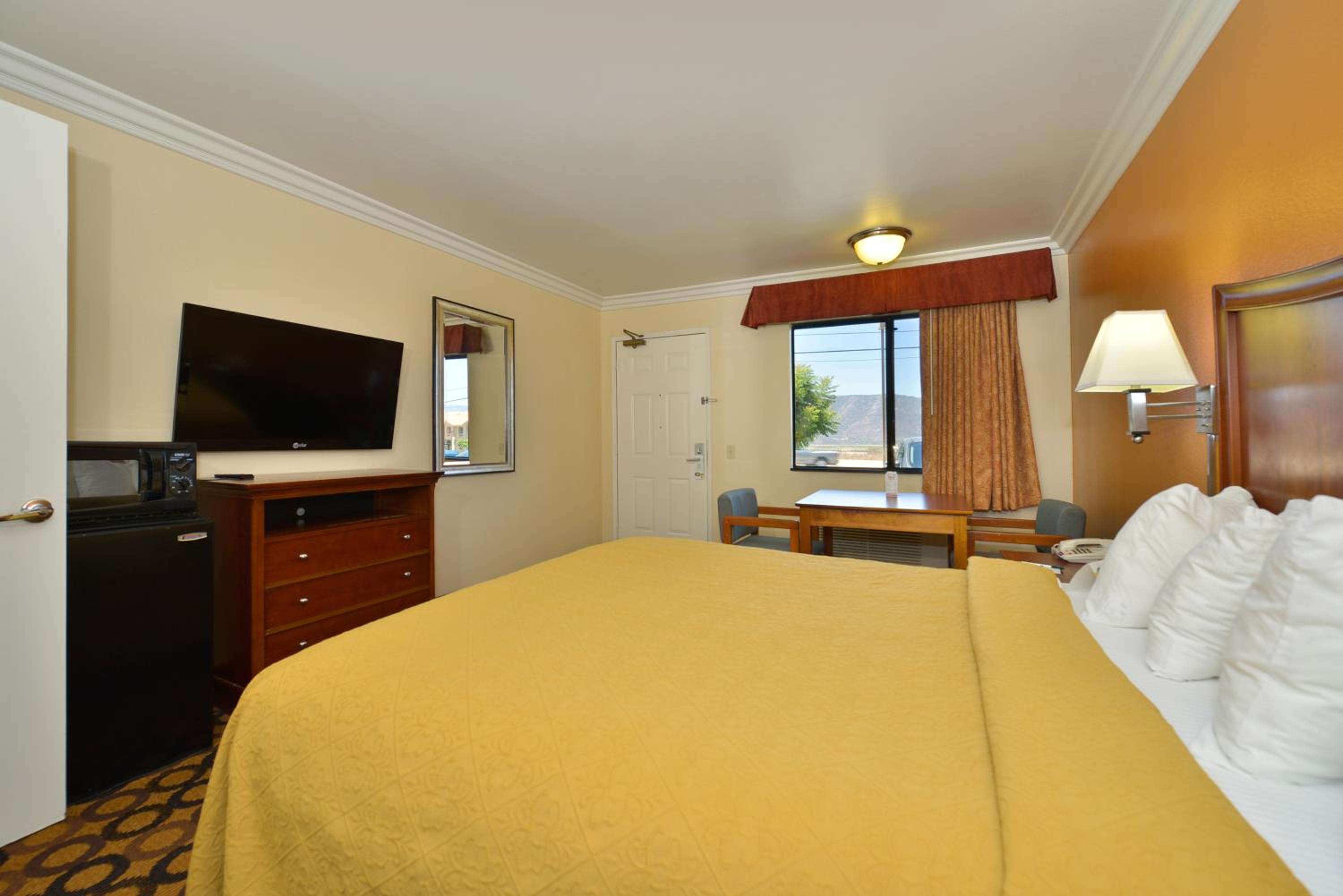 King Room - Non-Smoking - Photo 3
