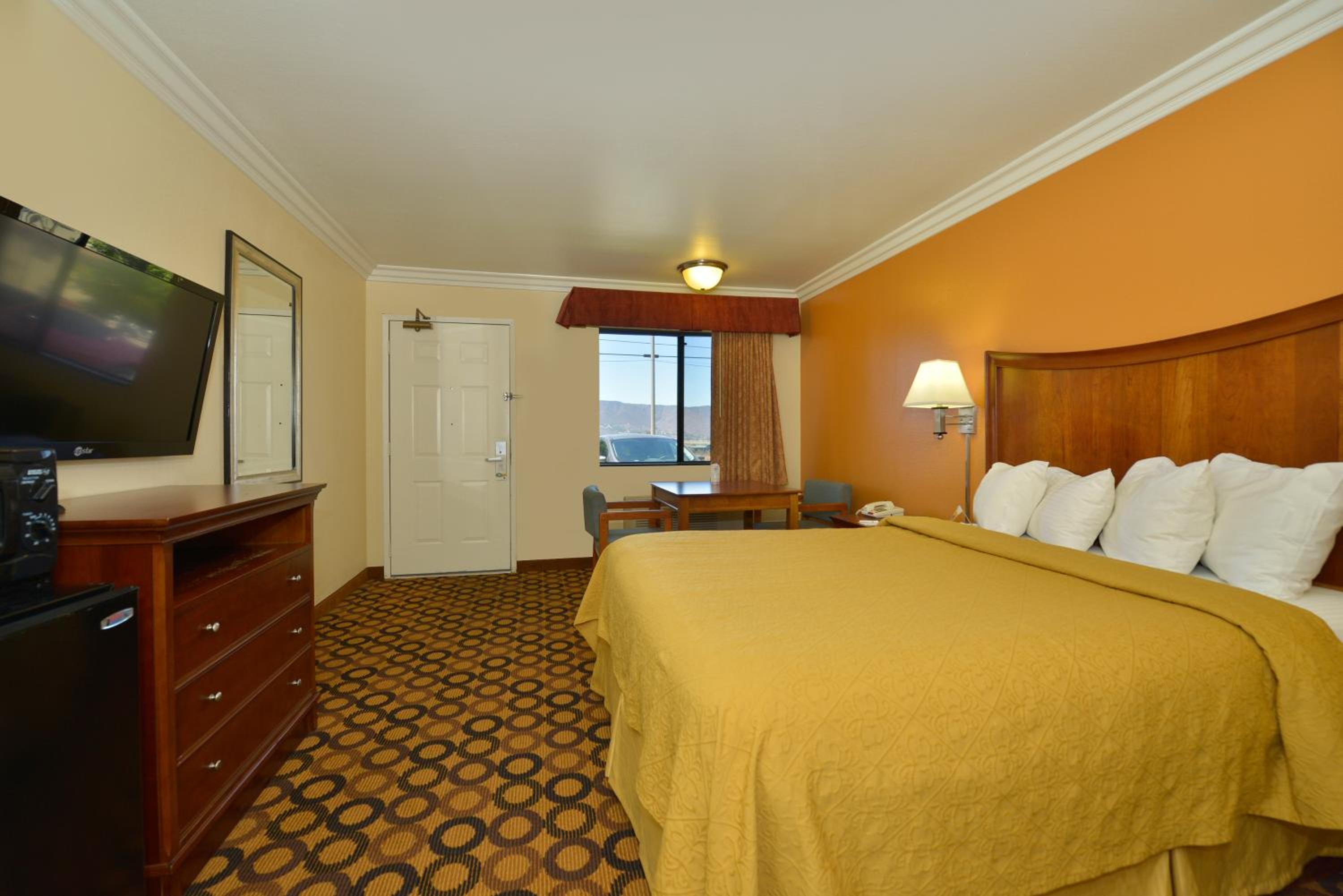 King Room - Non-Smoking - Photo 4