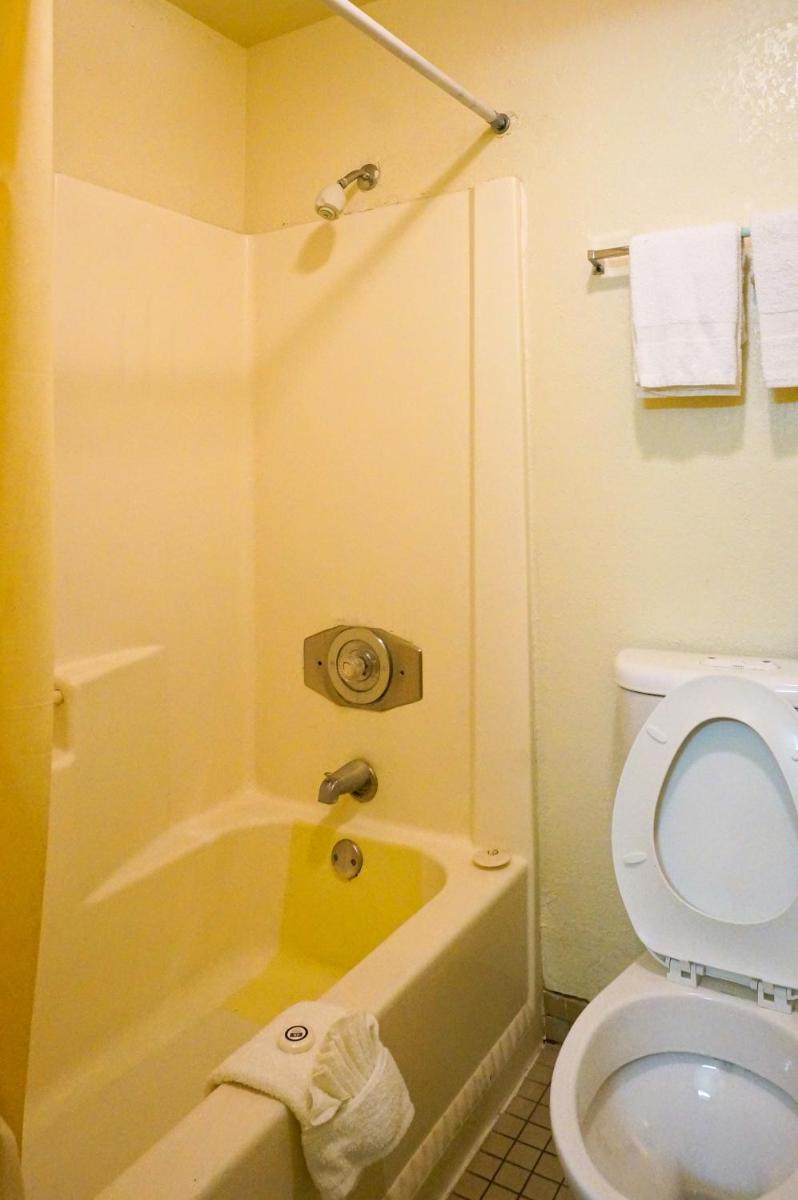 Queen Room photo 1