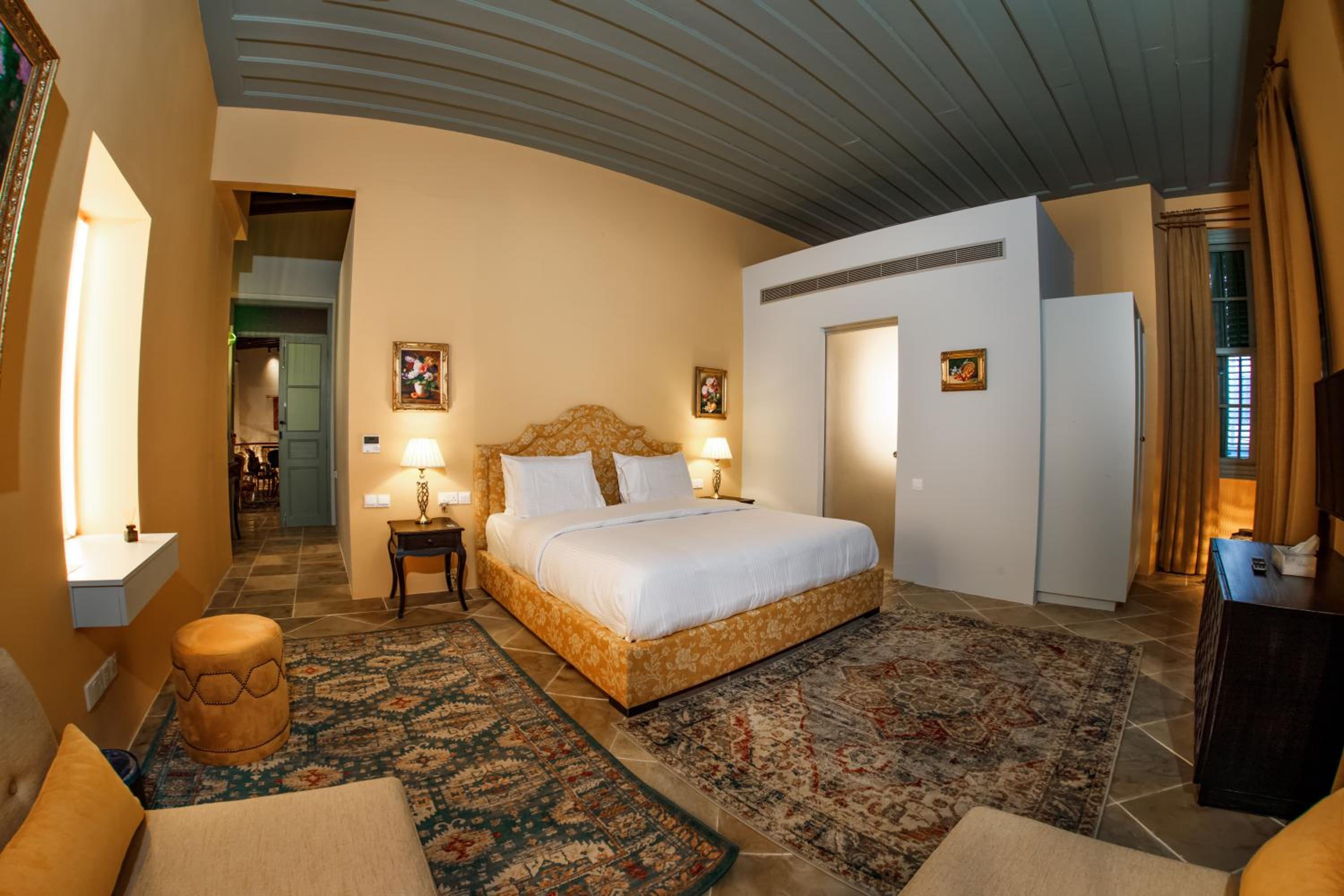 Deluxe Suite - Photo 7