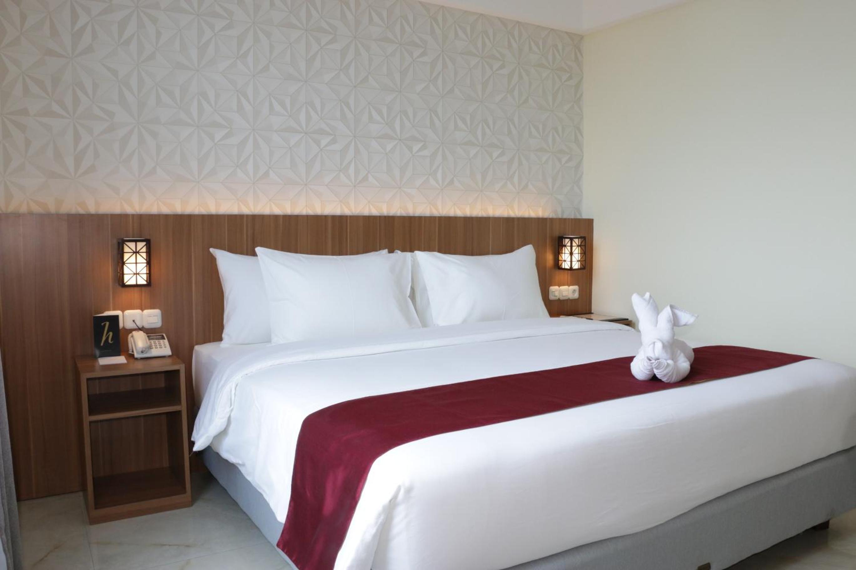 Deluxe Room - Photo 10