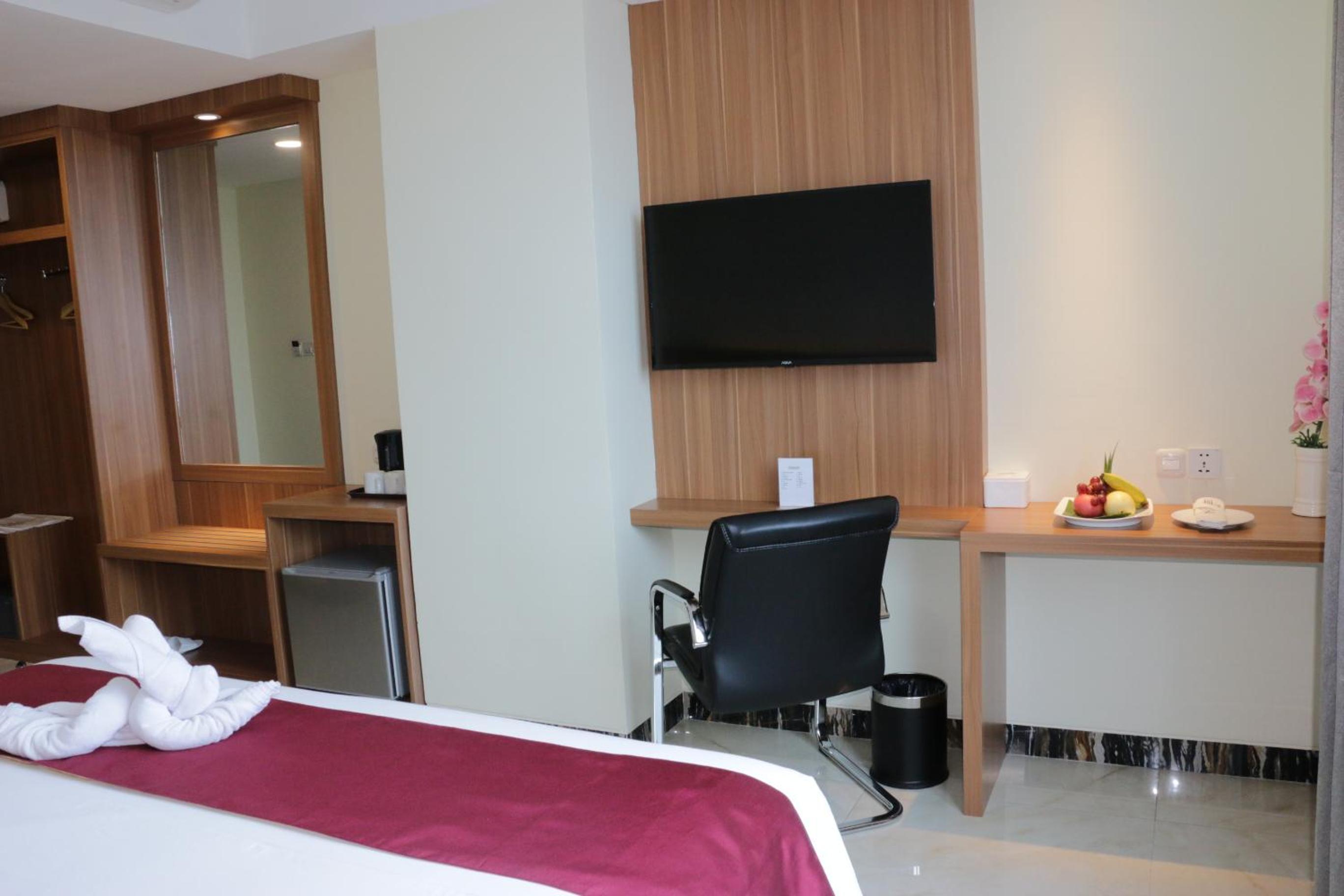 Deluxe Room - Photo 12