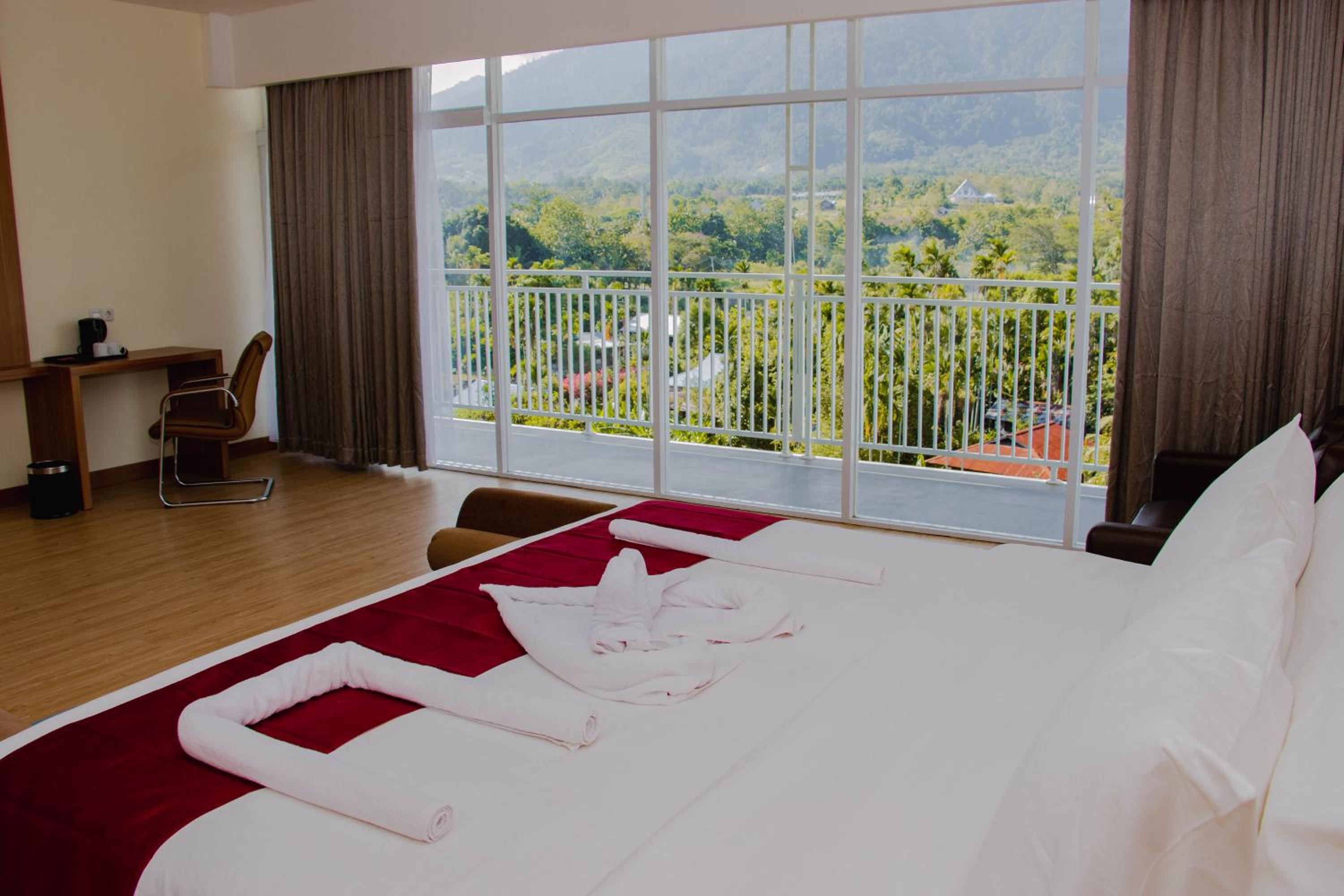 Deluxe Room - Photo 5