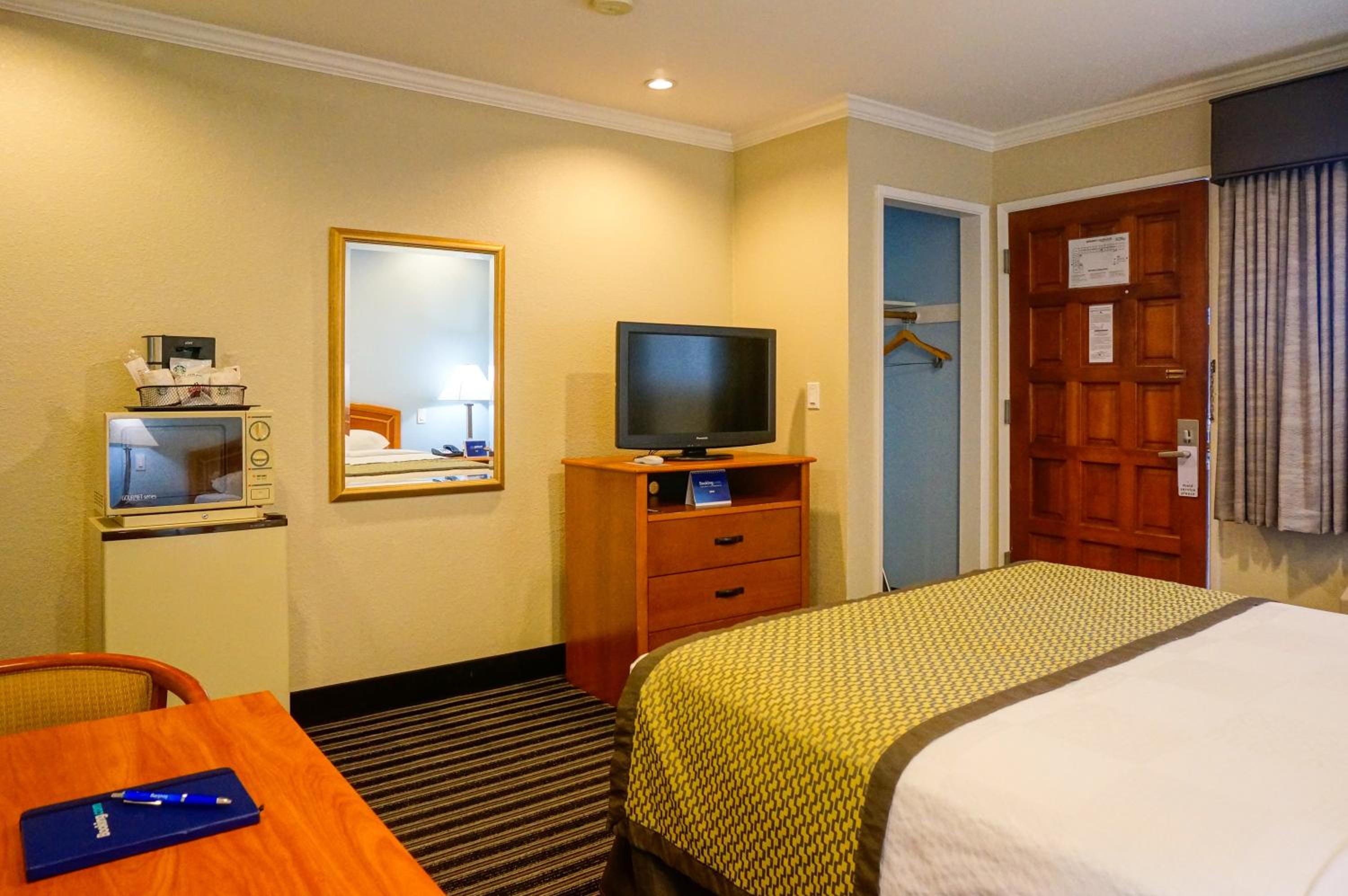 Queen Room - Photo 3