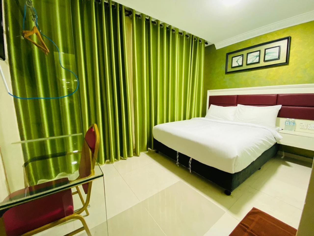 Deluxe Queen Room photo 2