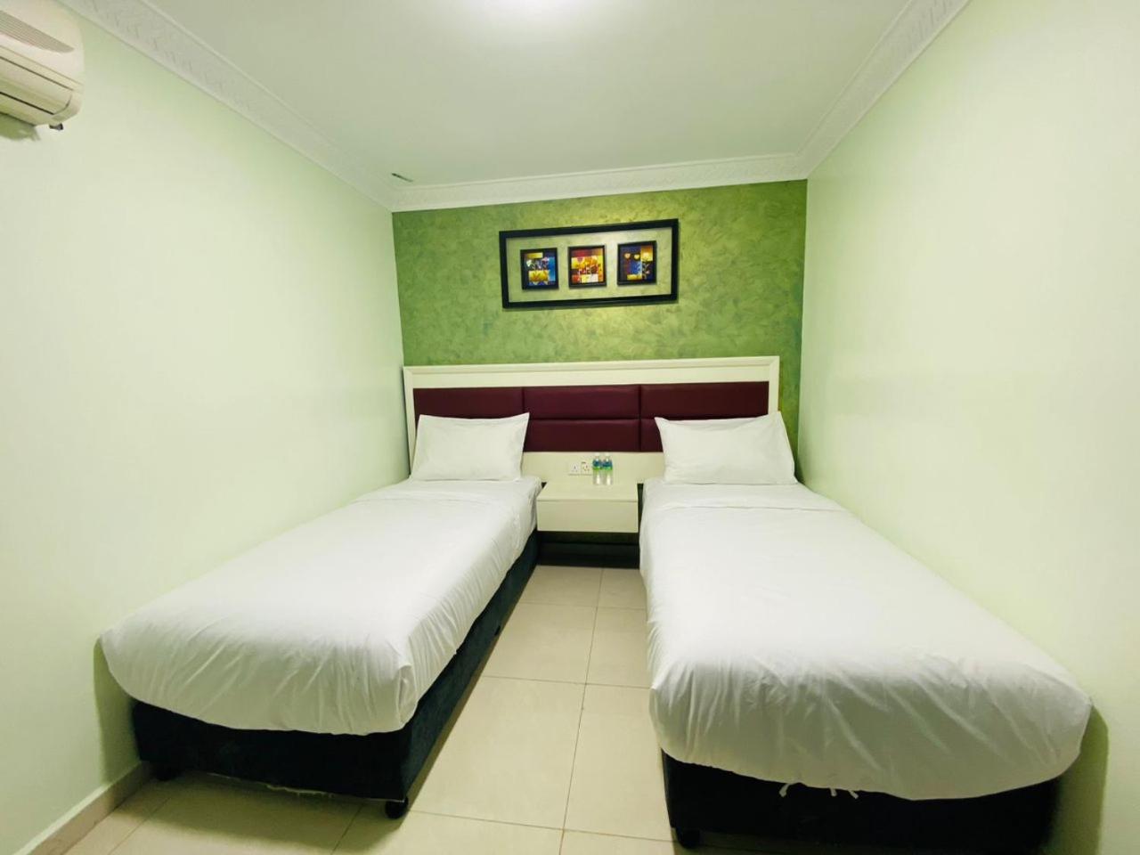 Standard Twin Room photo 2