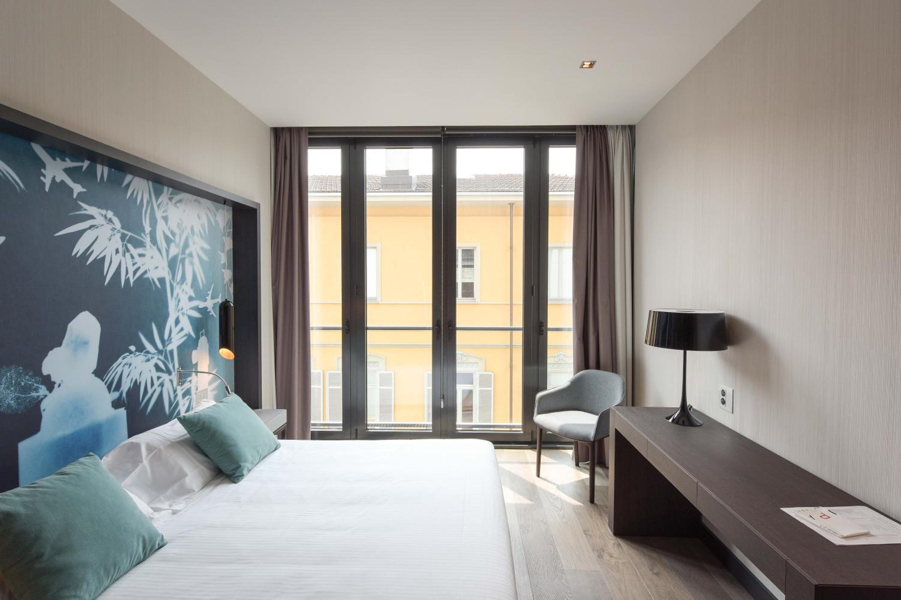 Superior Suite - Photo 7