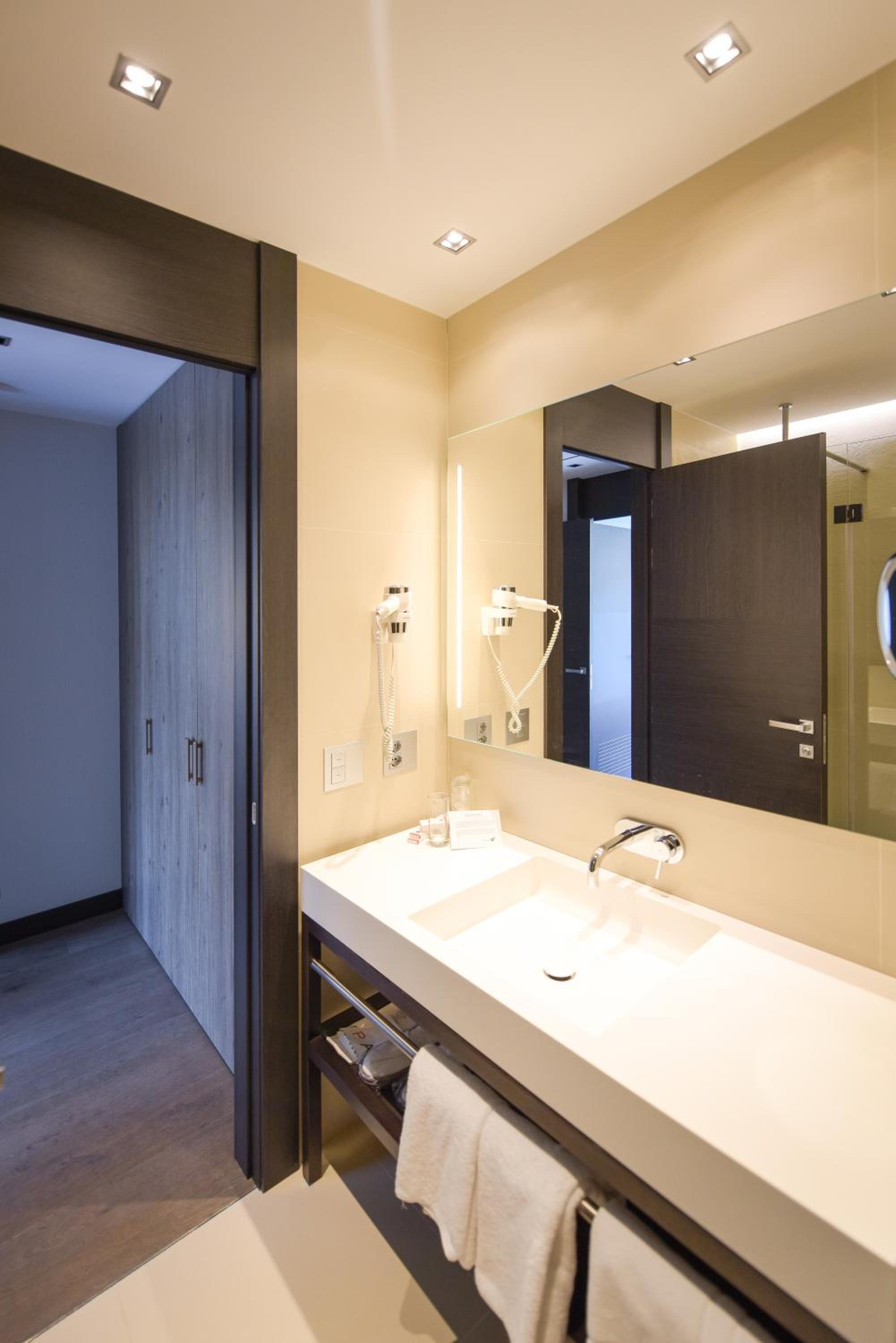 Superior Suite - Photo 10
