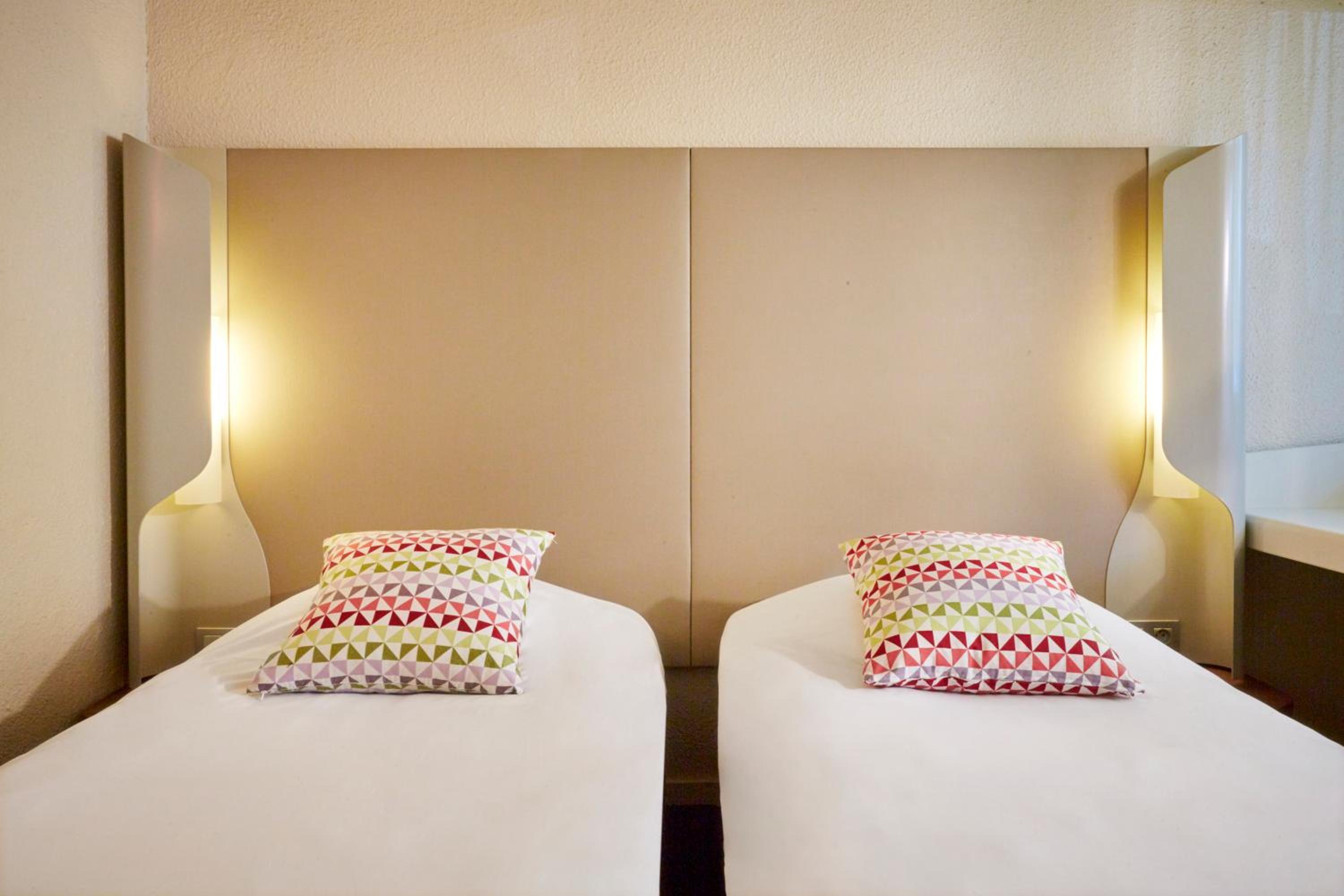 Twin Room - Photo 2