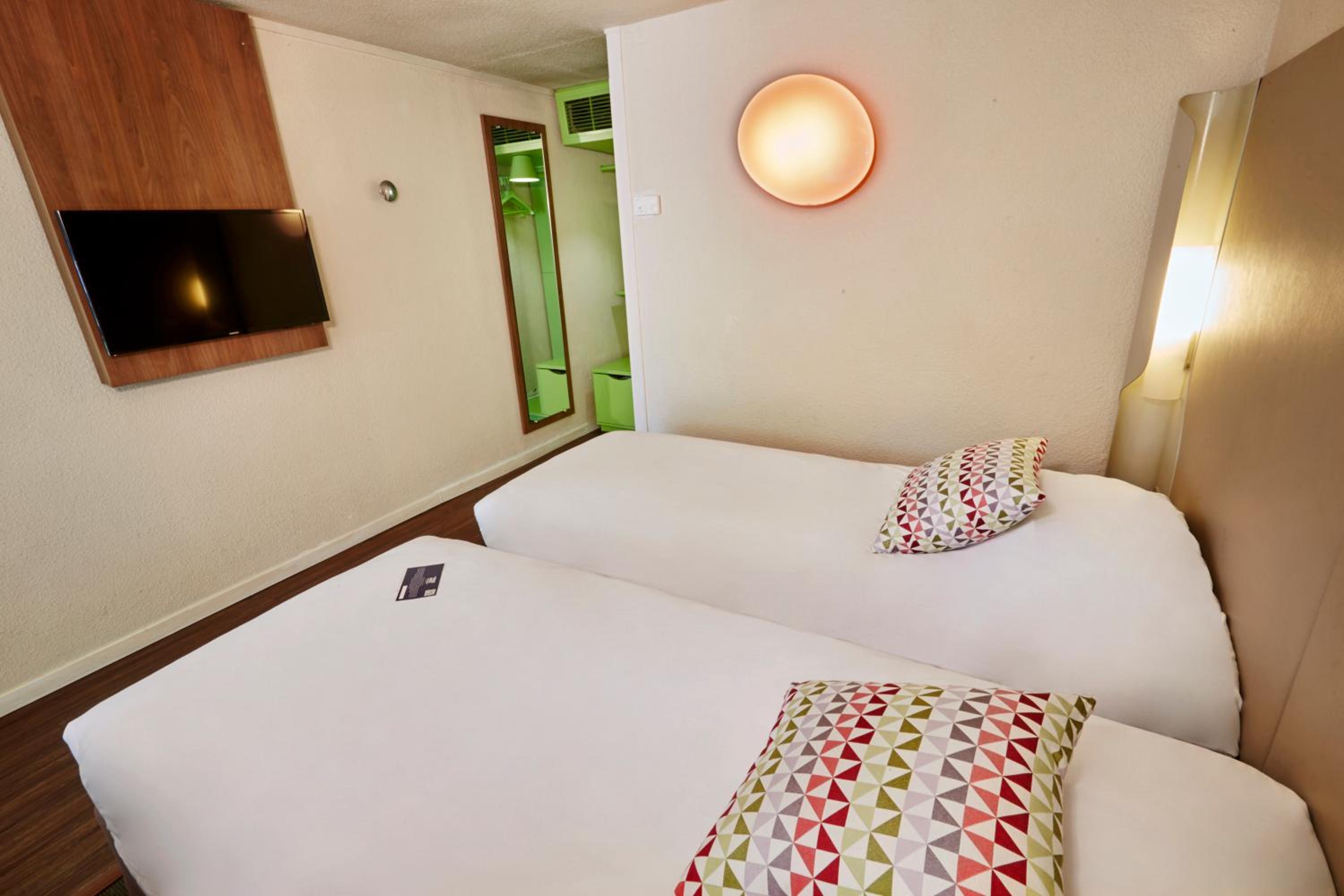 Twin Room - Photo 10