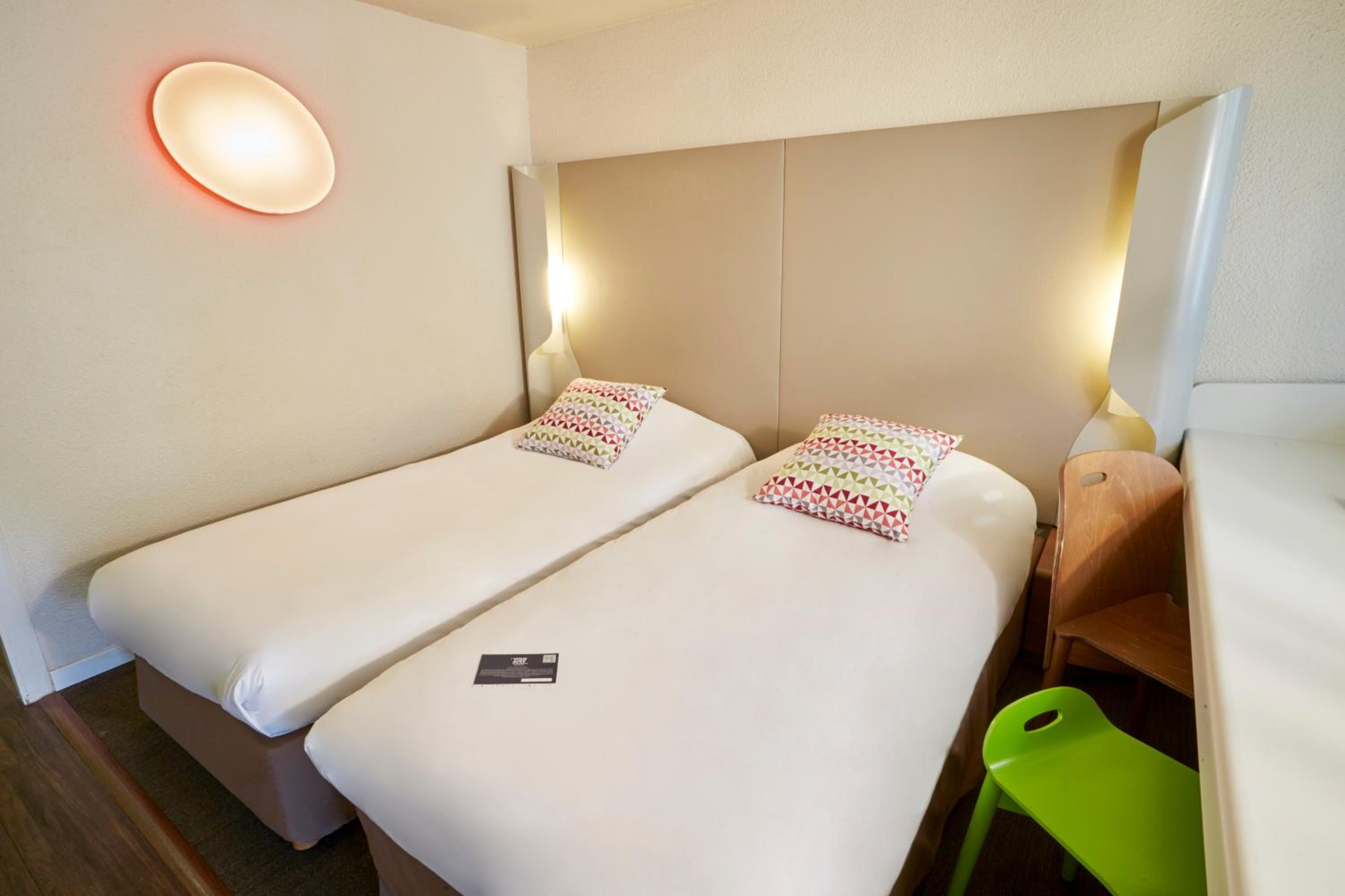 Twin Room - Photo 8