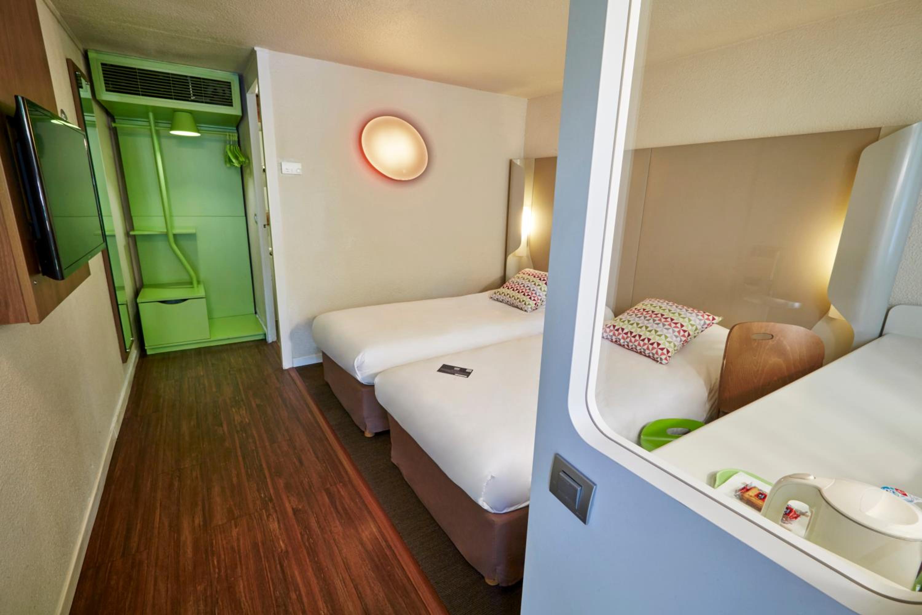 Twin Room - Photo 9