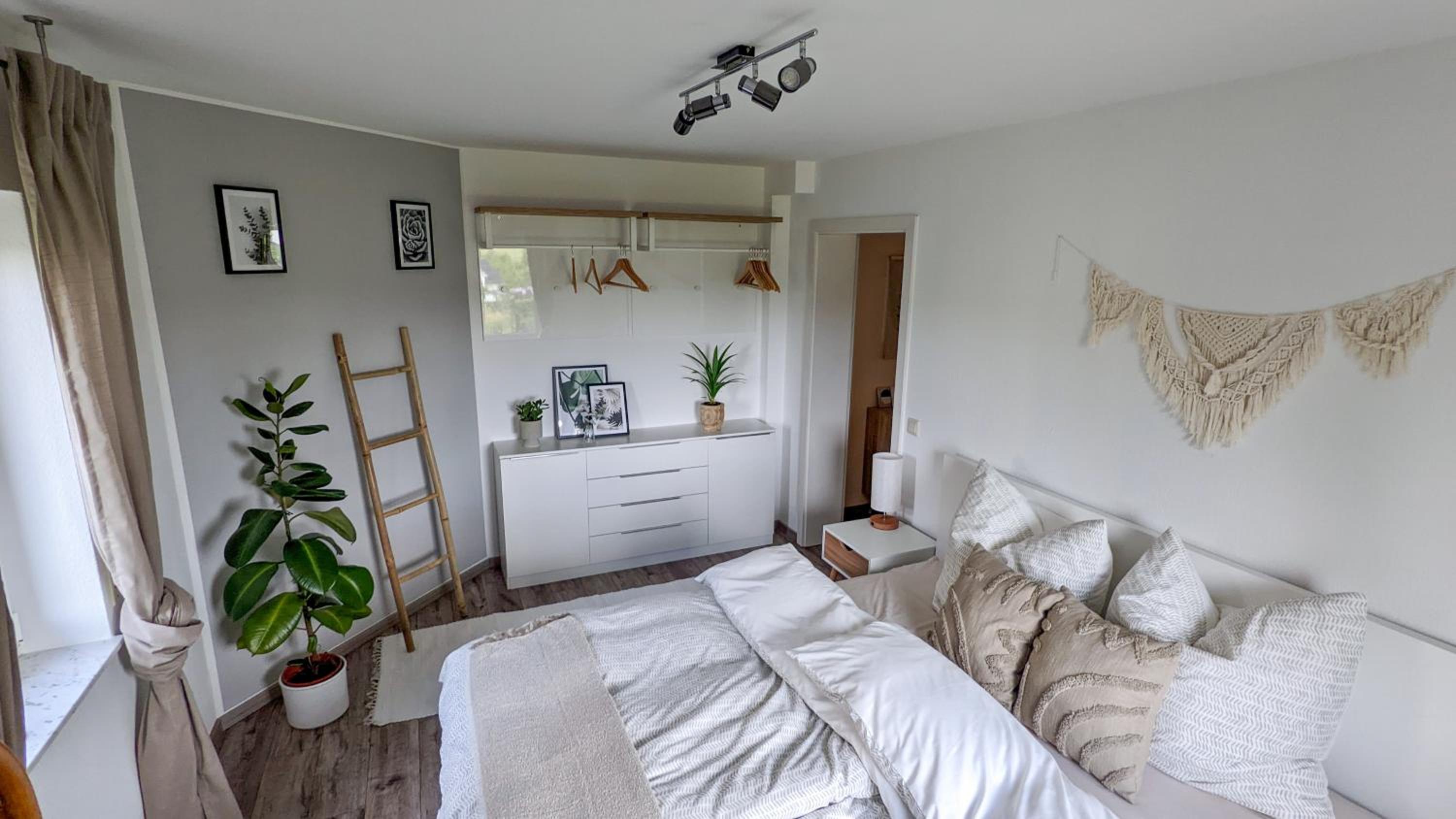 One-Bedroom Apartment photo 1