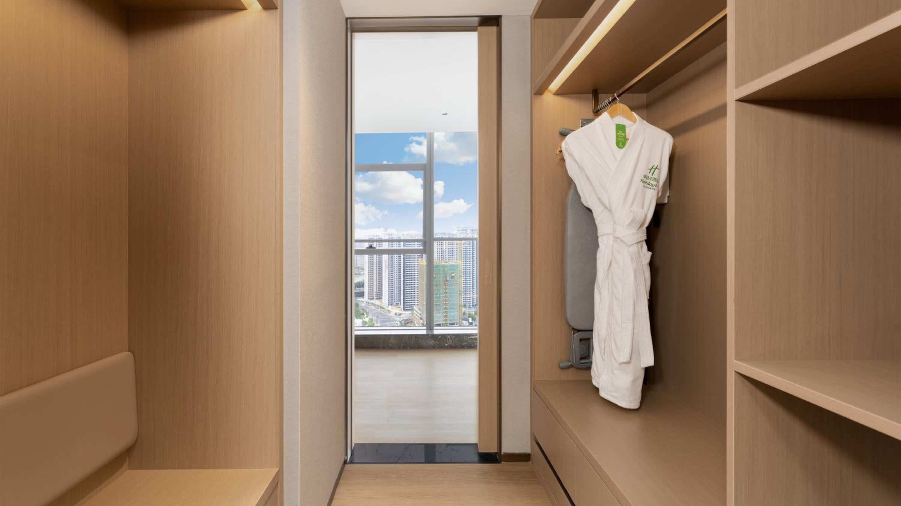 King Suite - Photo 4