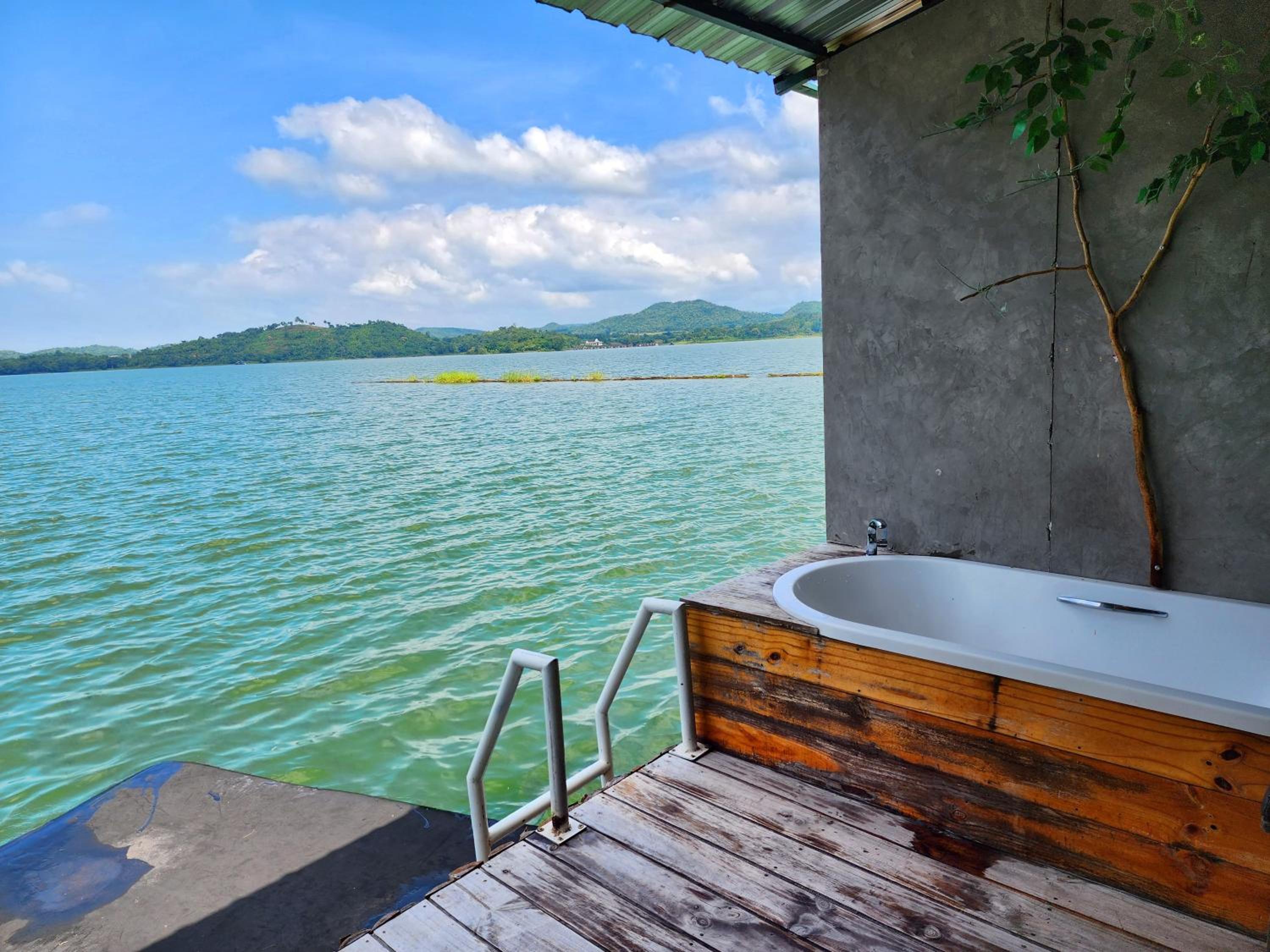 Suite with Lake View - Photo 4