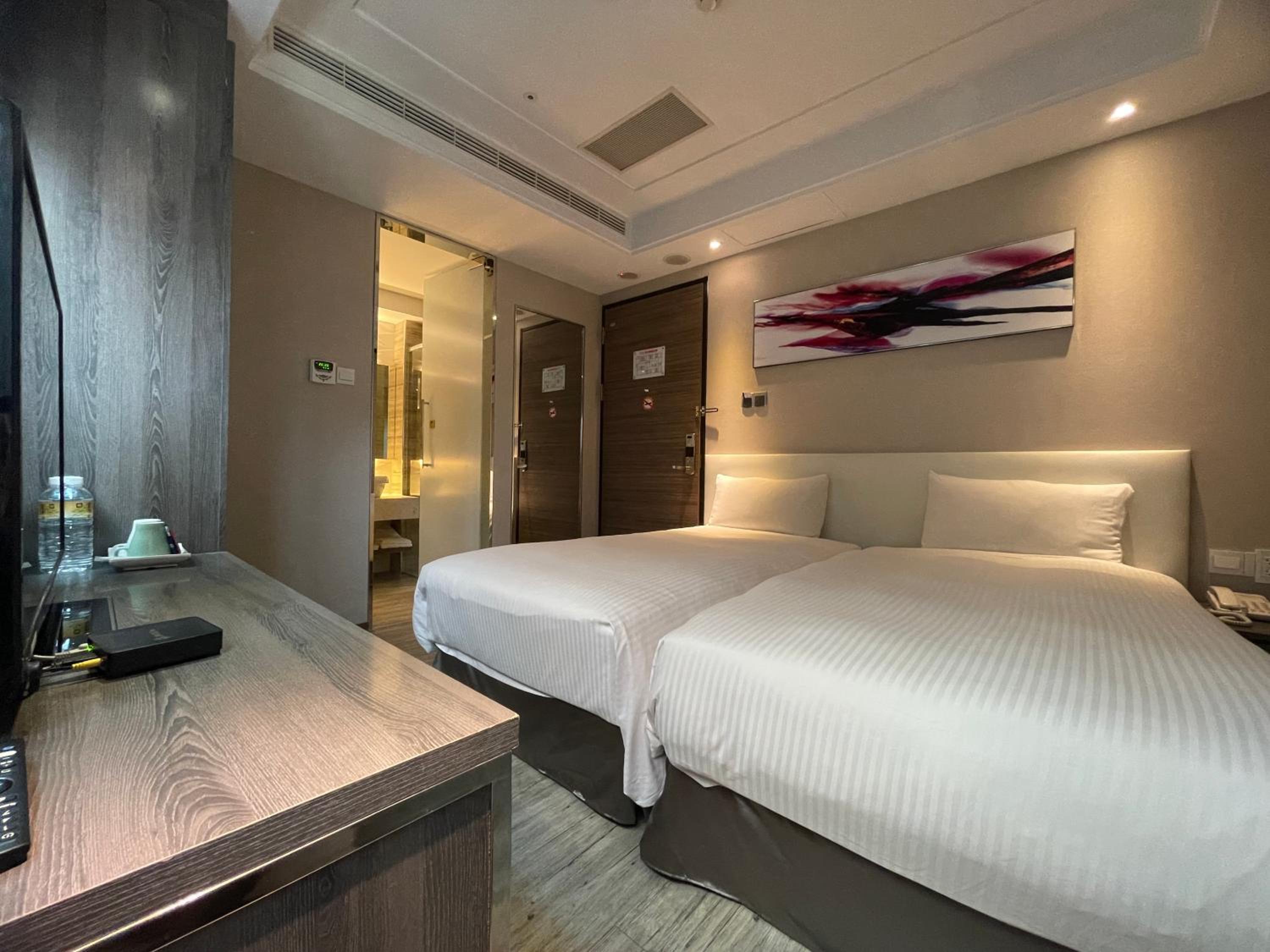 Standard Twin Room - Photo 1