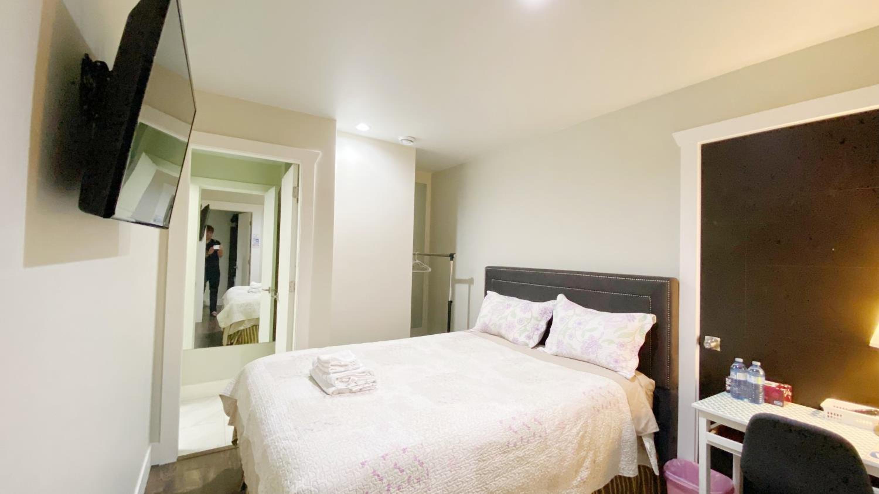 Double Room With Private Bathroom photo 1