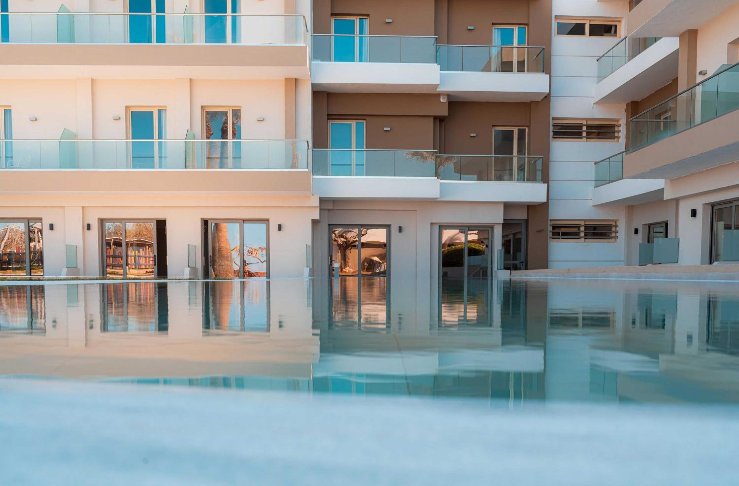 Superior Double or Twin Room with Sharing Swimming Pool  photo 2