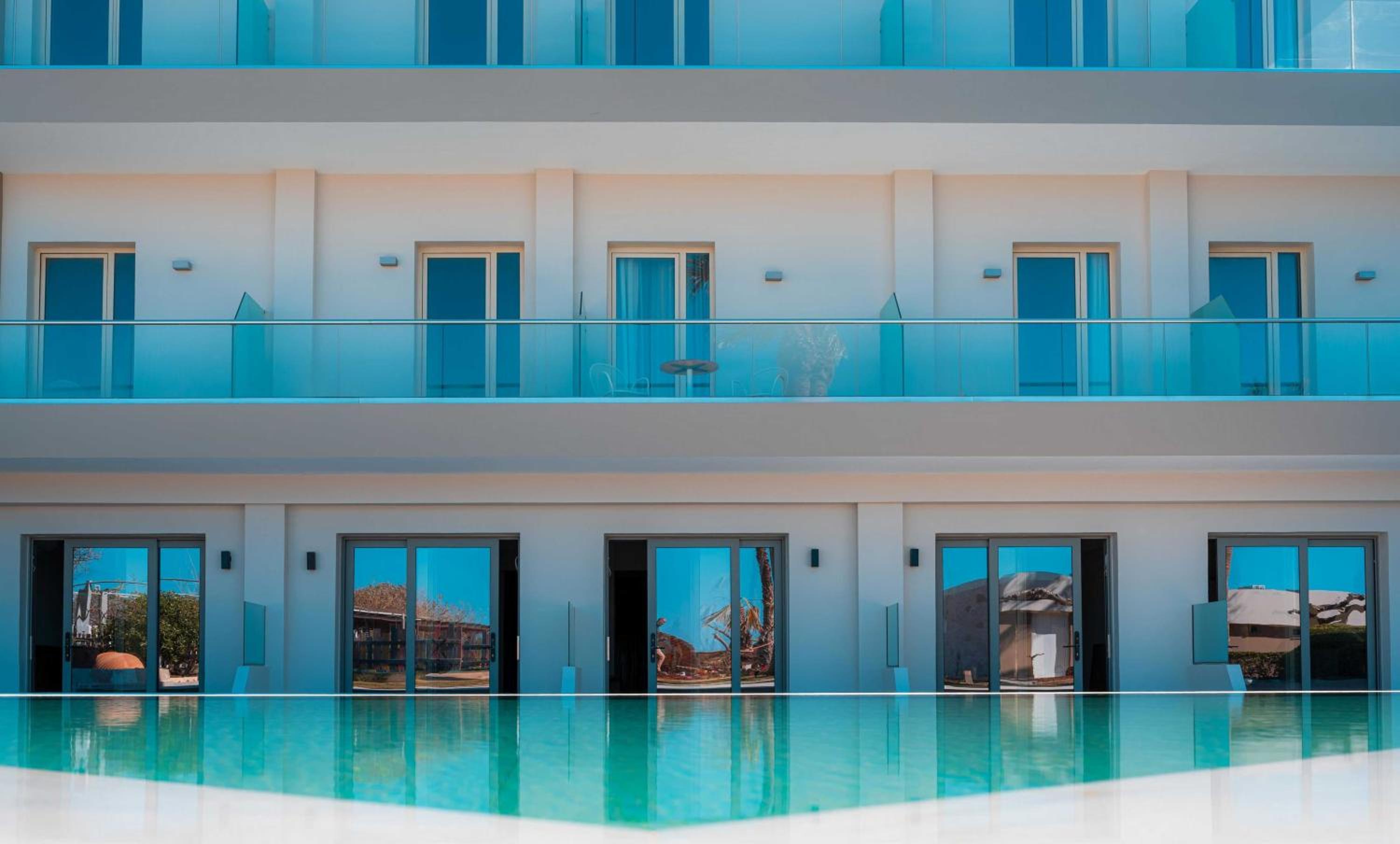 Superior Double or Twin Room with Sharing Swimming Pool  photo 3