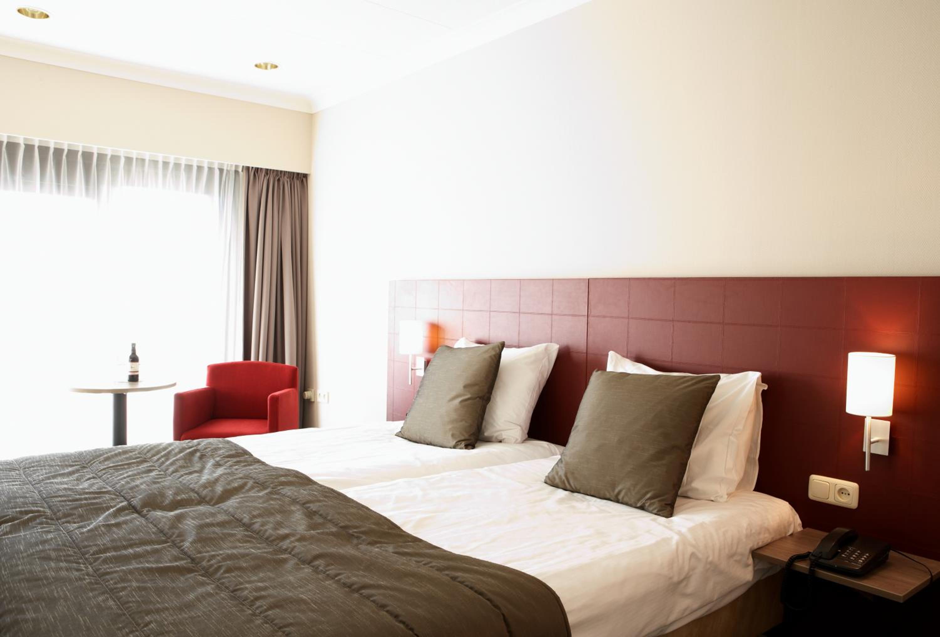Deluxe Double Room with Balcony - Photo 5