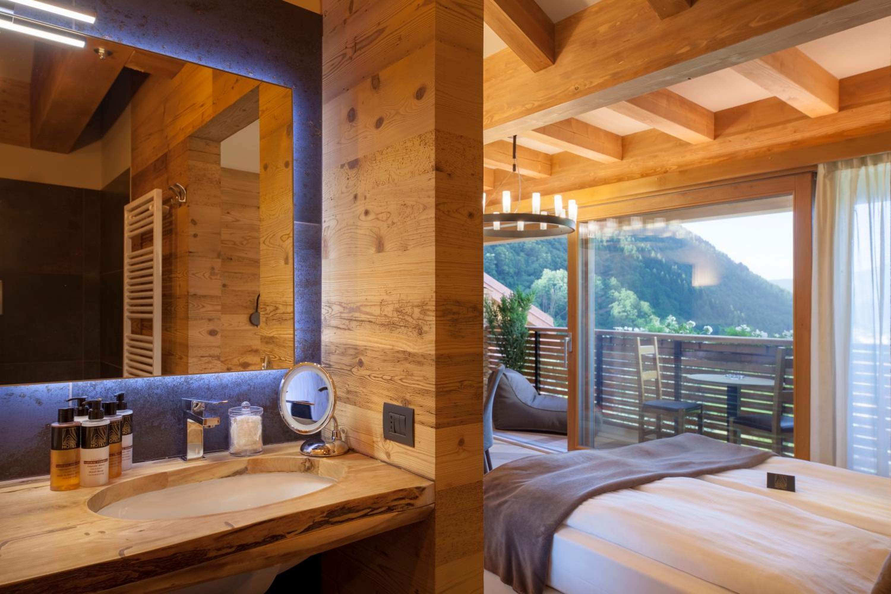 Suite with Mountain View - Photo 8