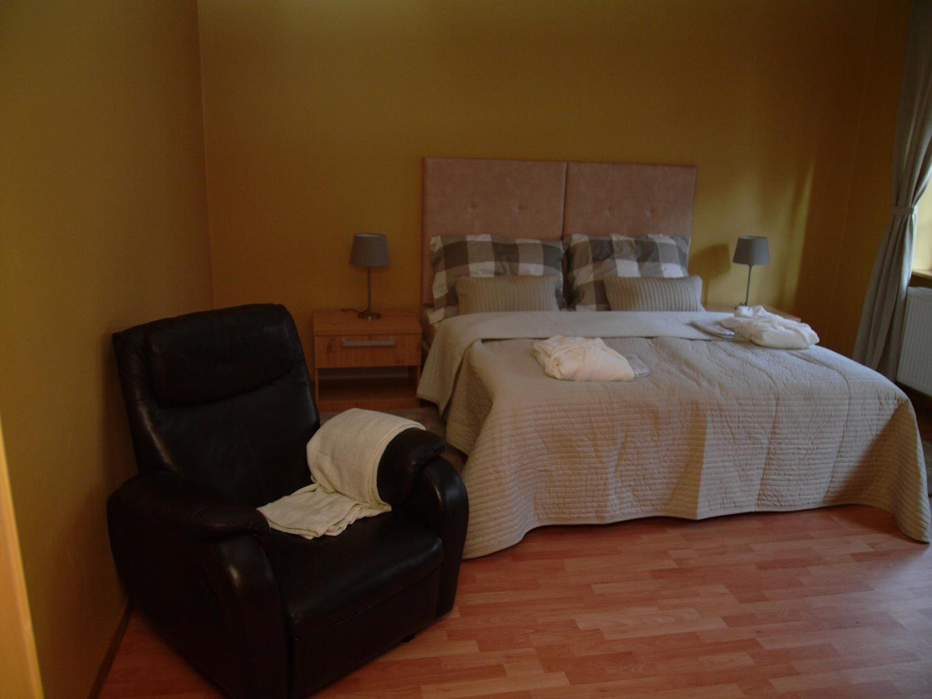 Deluxe Room (2 Adults + 1 Child) - Photo 8