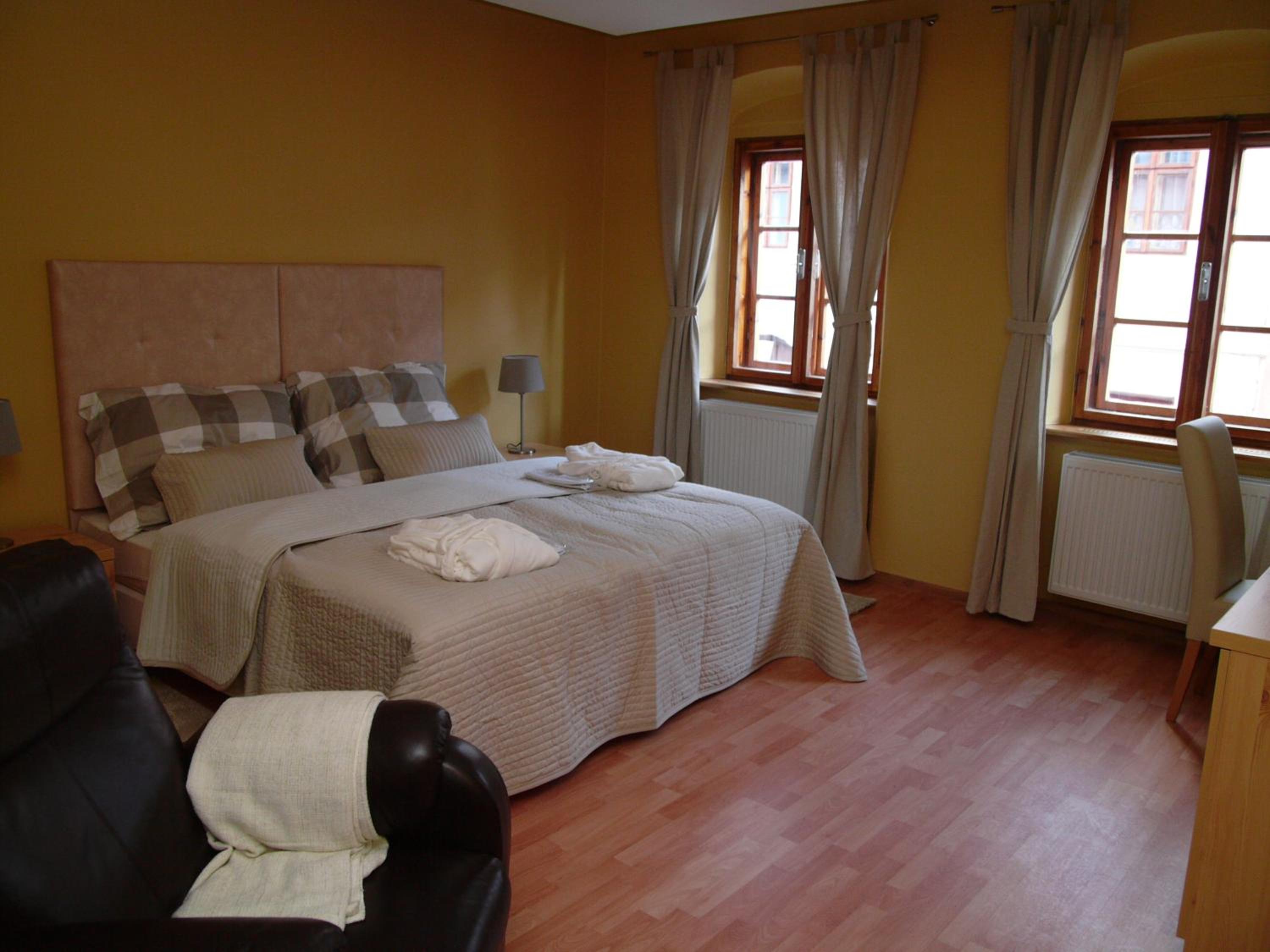 Deluxe Room (2 Adults + 1 Child) - Photo 1