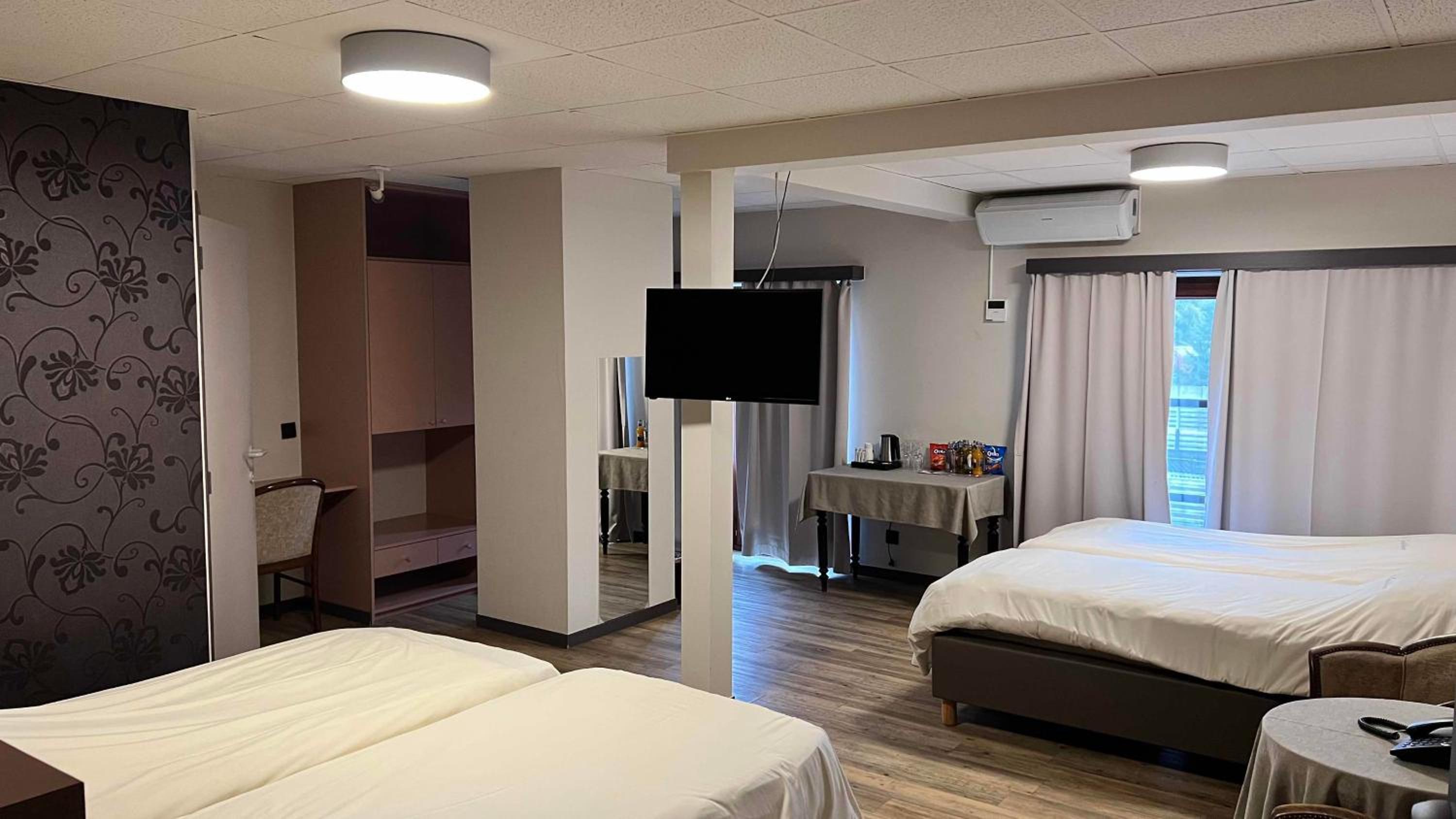 Deluxe Junior Suite - Photo 1