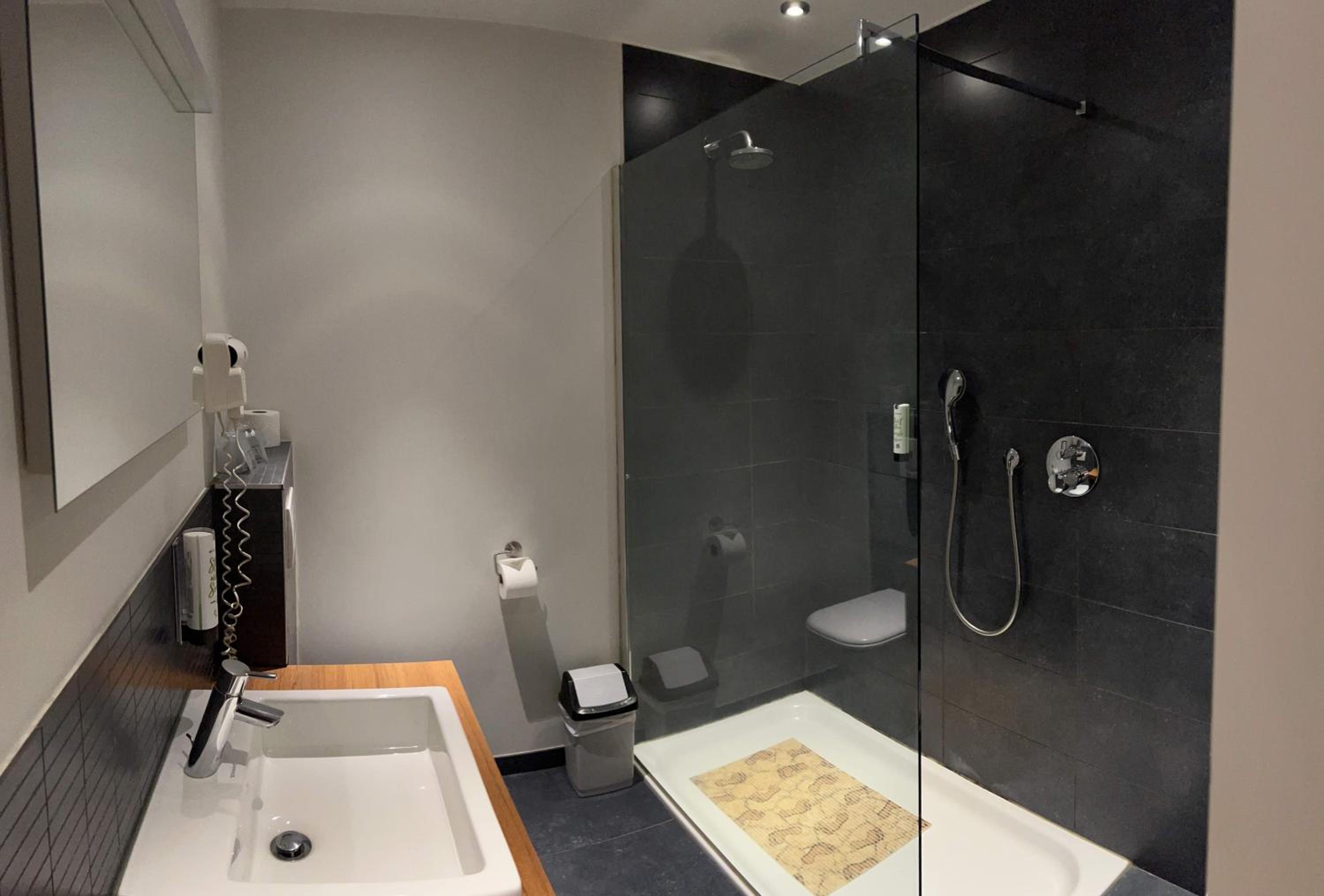 Deluxe Junior Suite - Photo 4