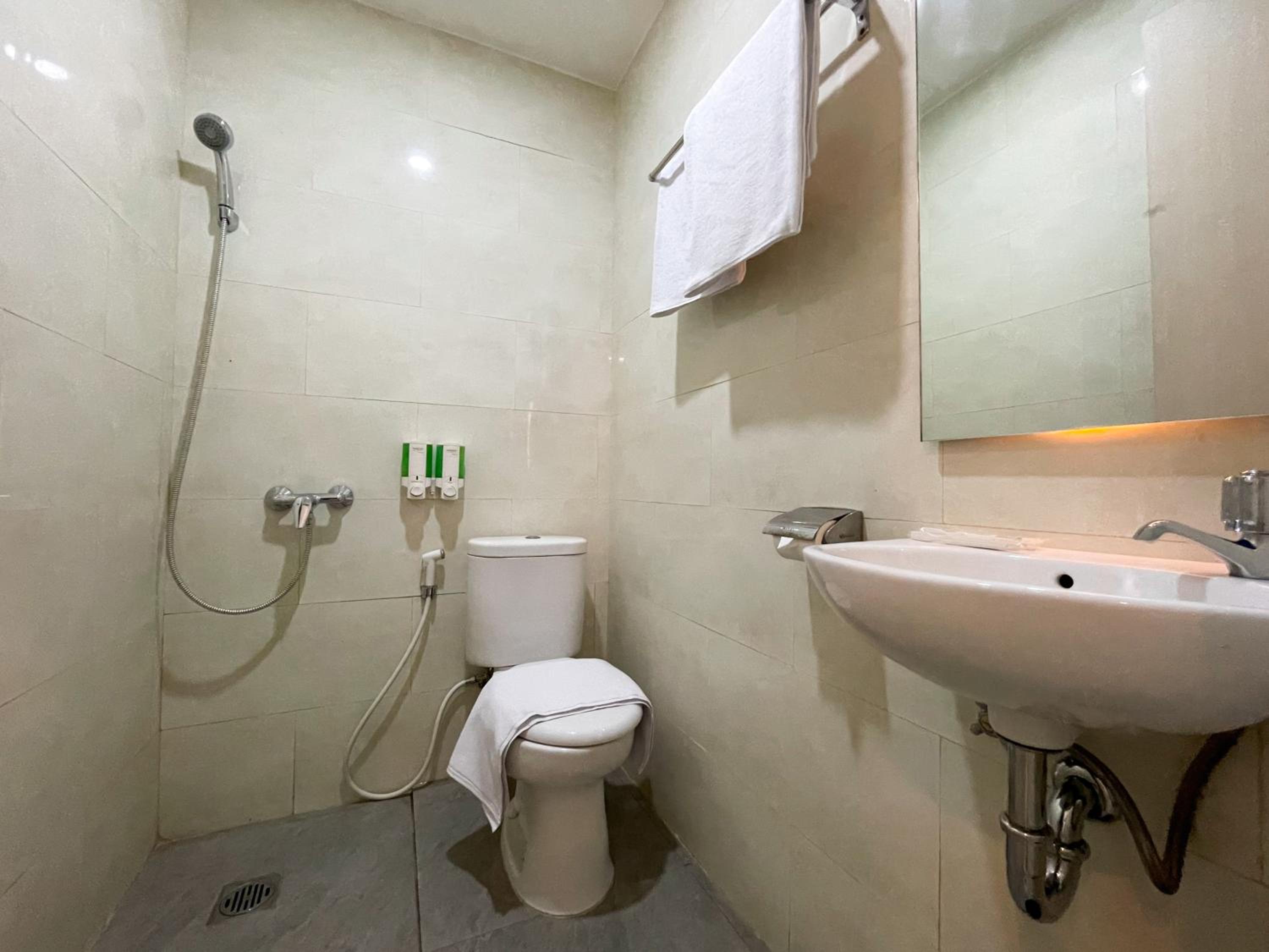 Deluxe Double Room - Photo 9