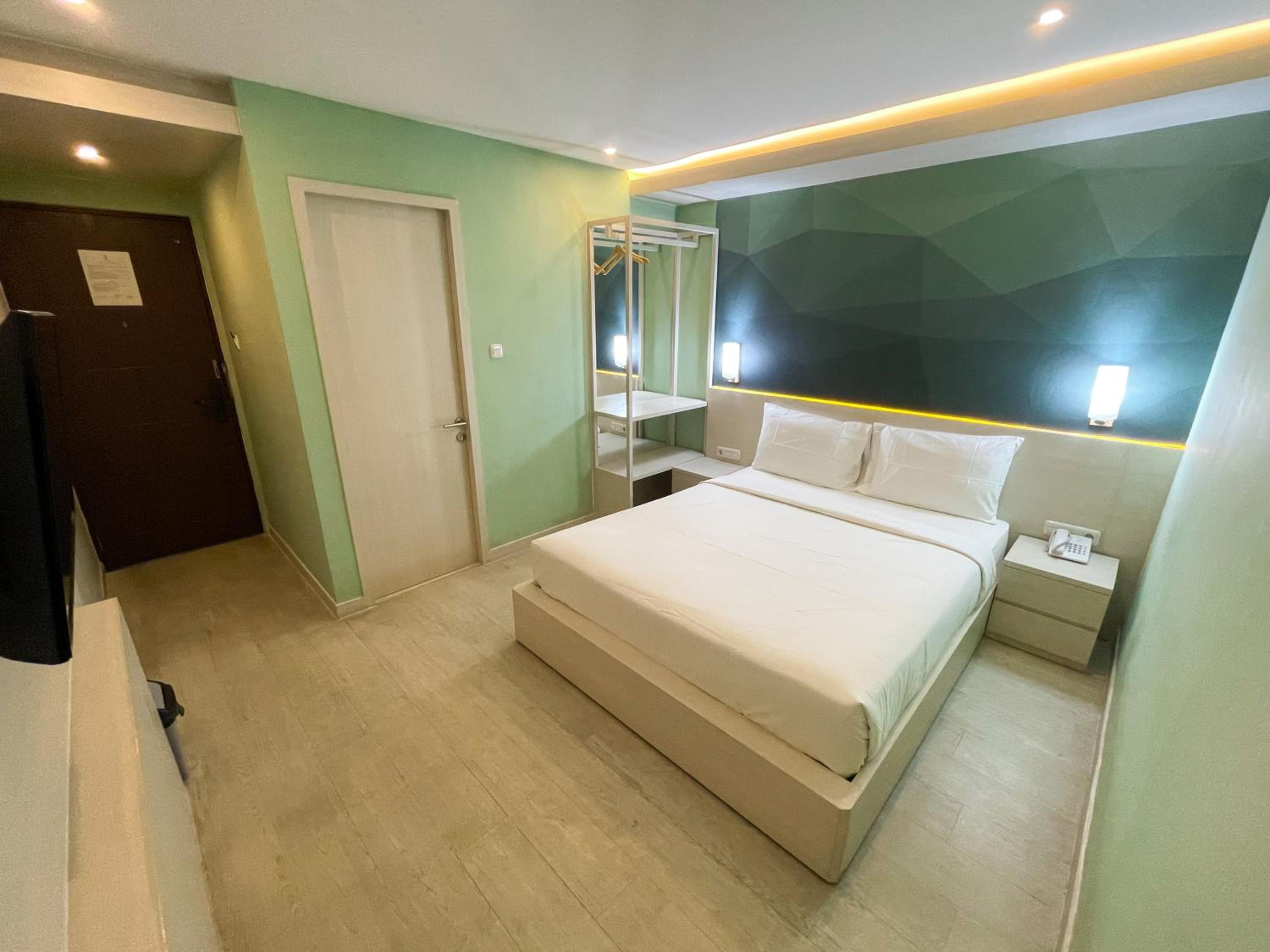 Deluxe Double Room - Photo 8
