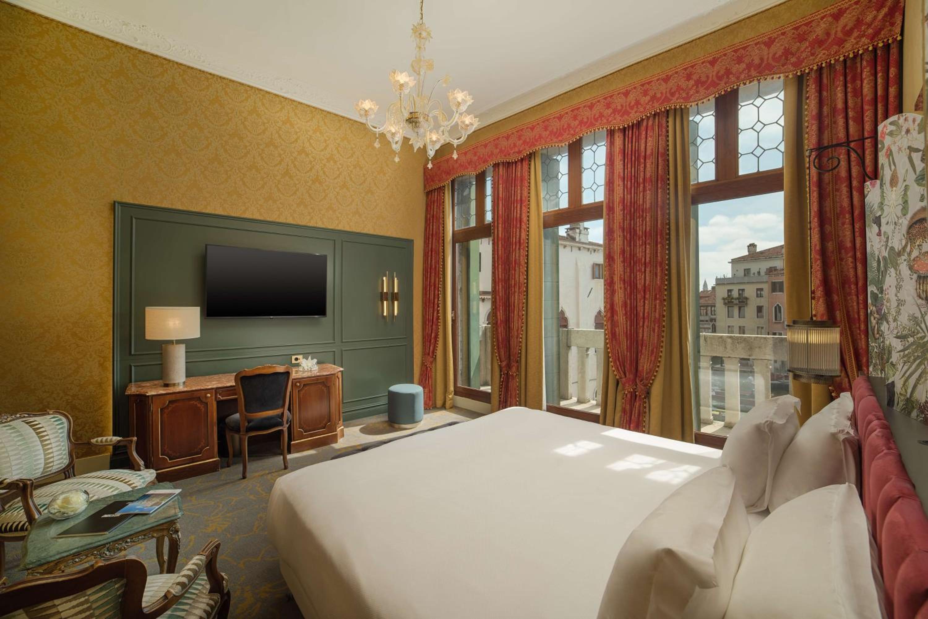 Premium Double or Twin Room with Canal View - Photo 6
