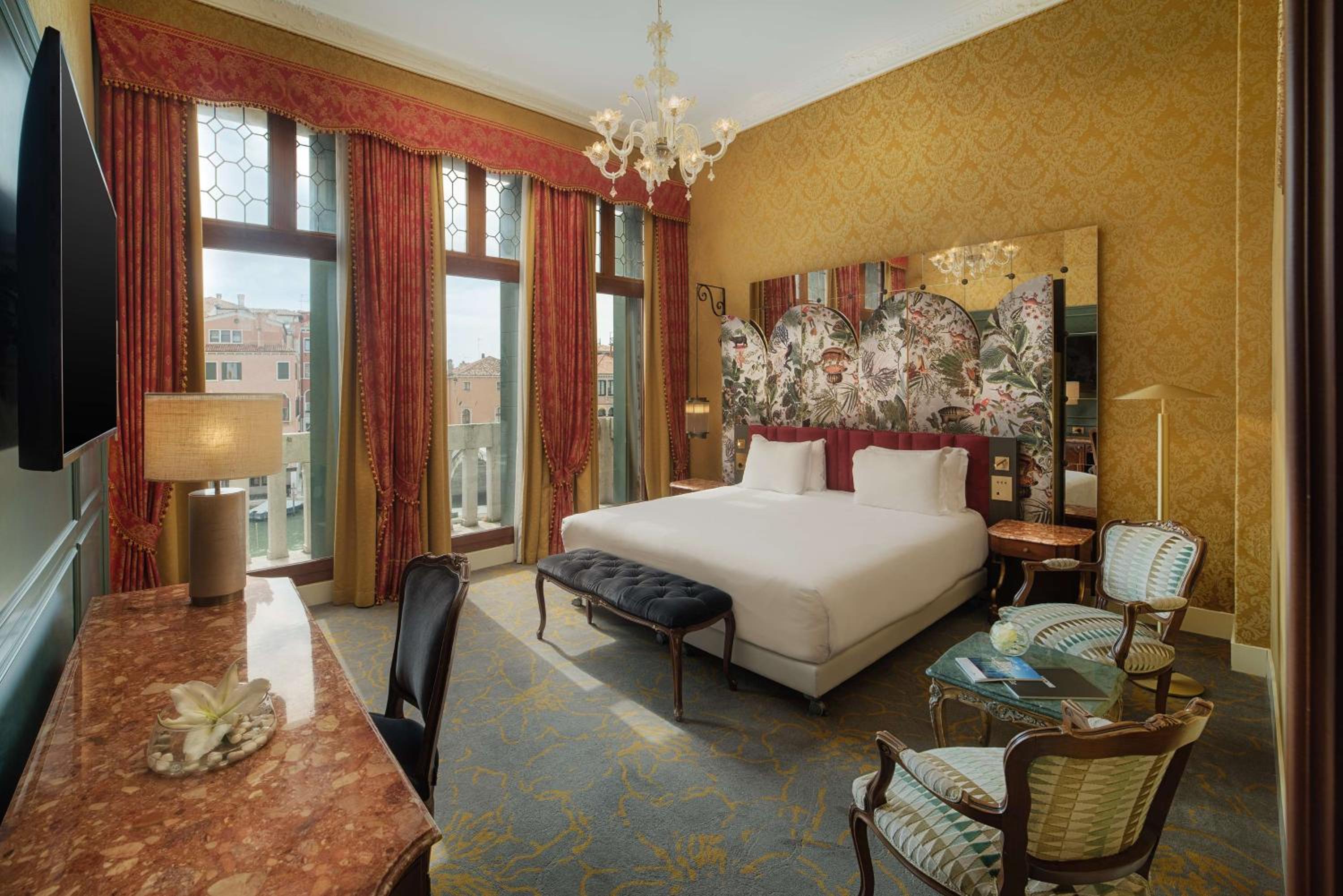 Premium Double or Twin Room with Canal View - Photo 2