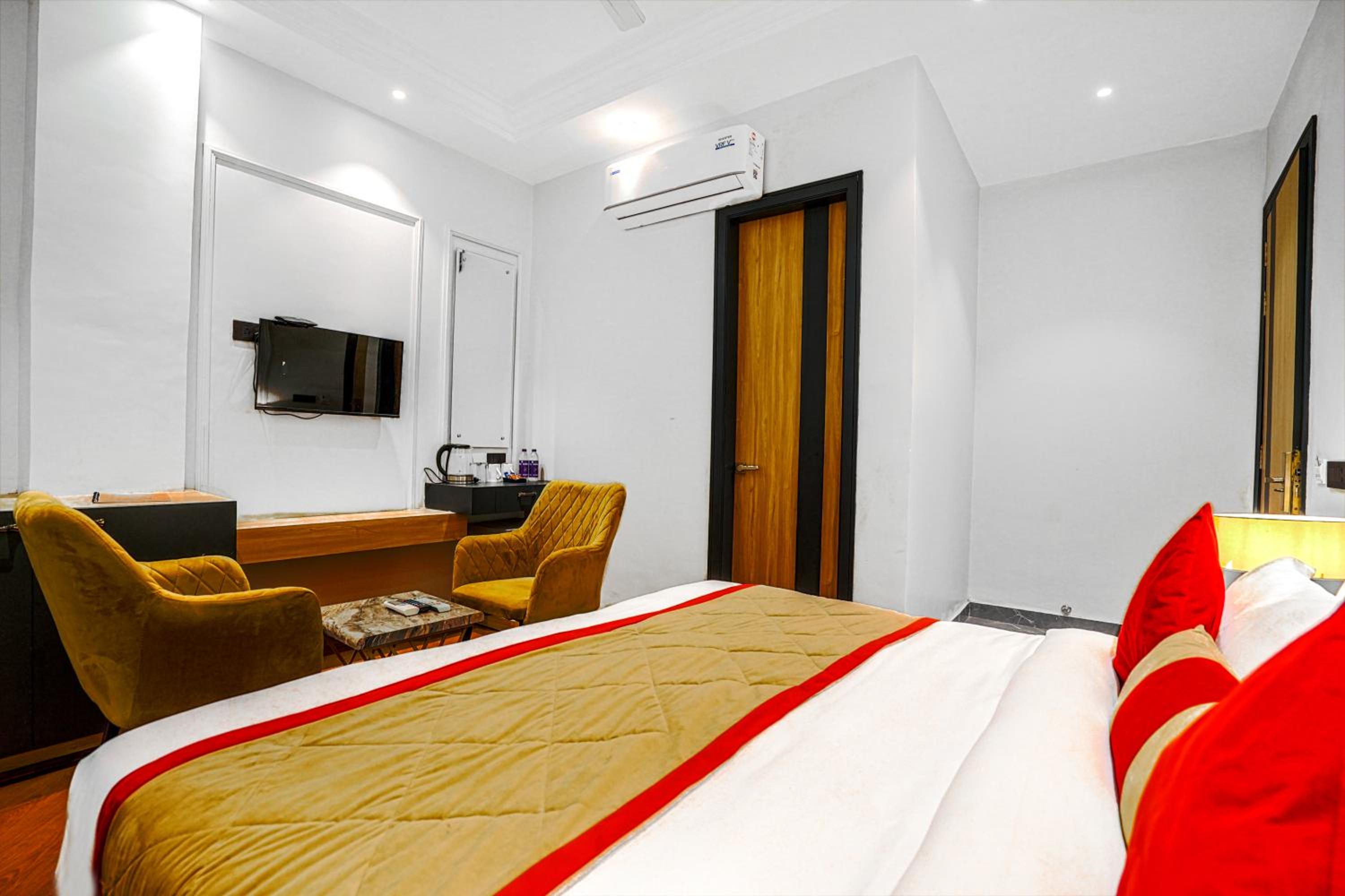 Deluxe Room - Photo 8