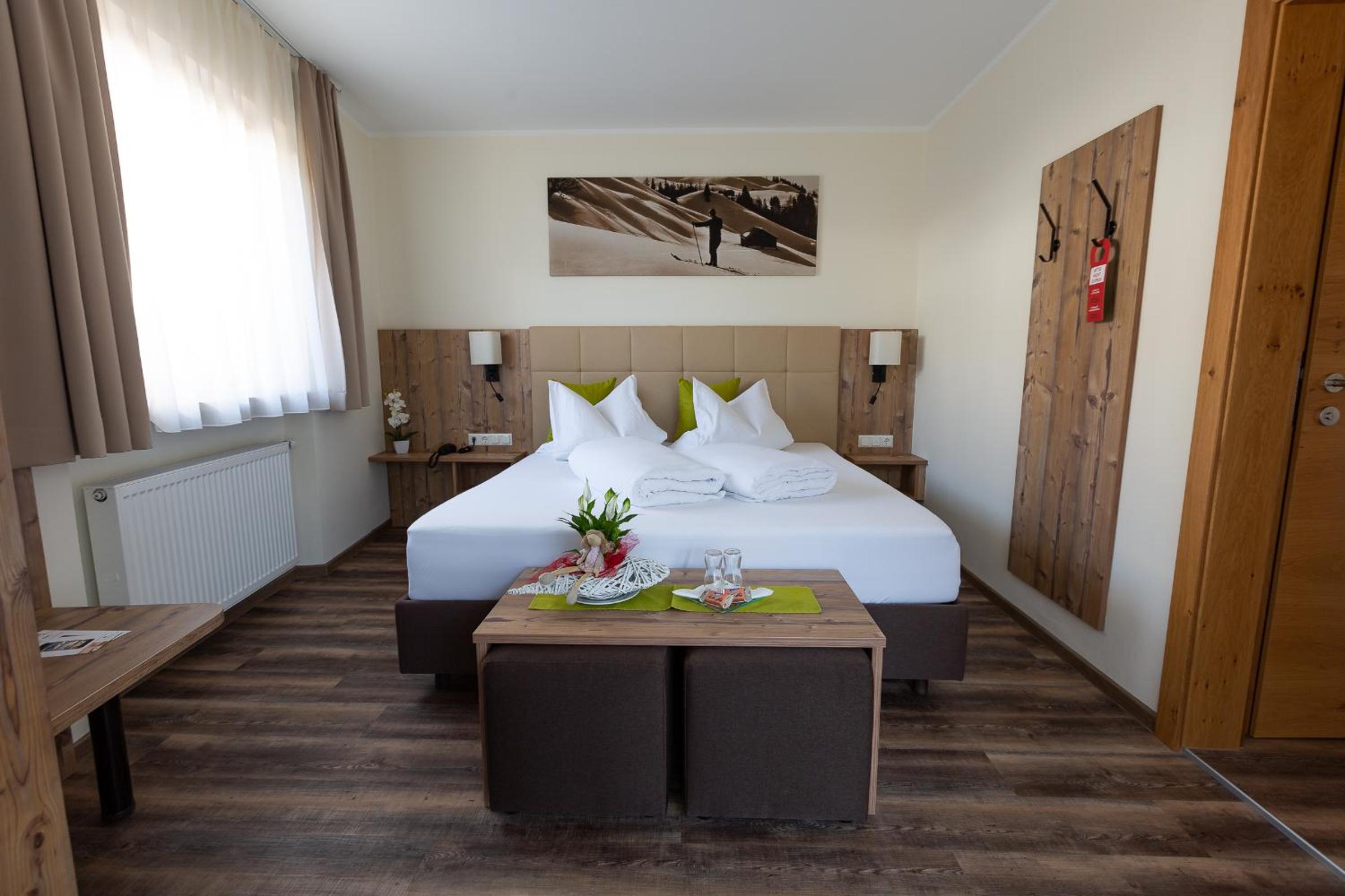 Deluxe Double Room with Balcony and Mountain View photo 2