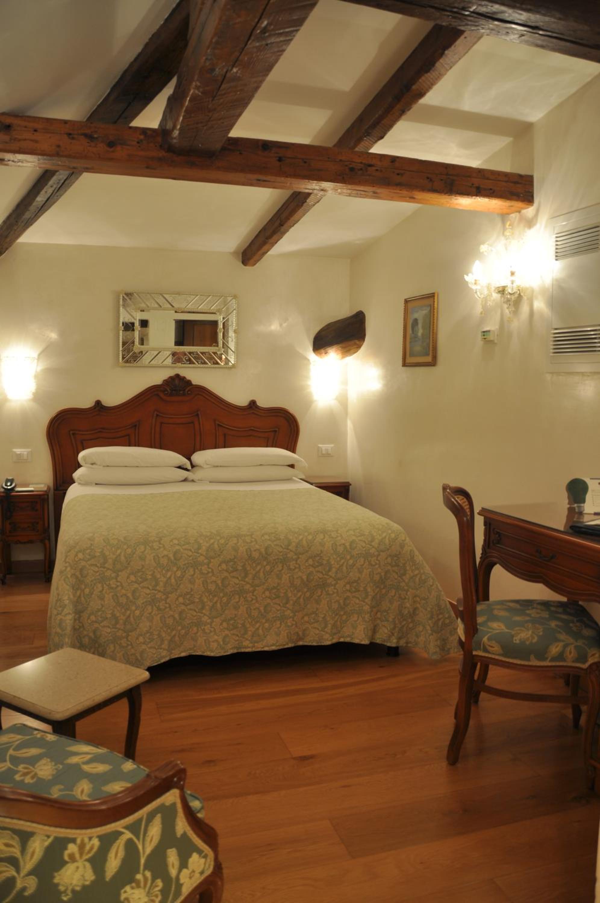 Double or Twin Room photo 2