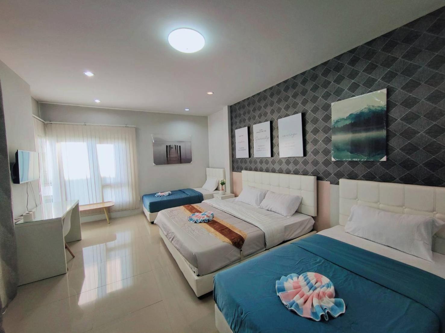 Family Room - Photo 2