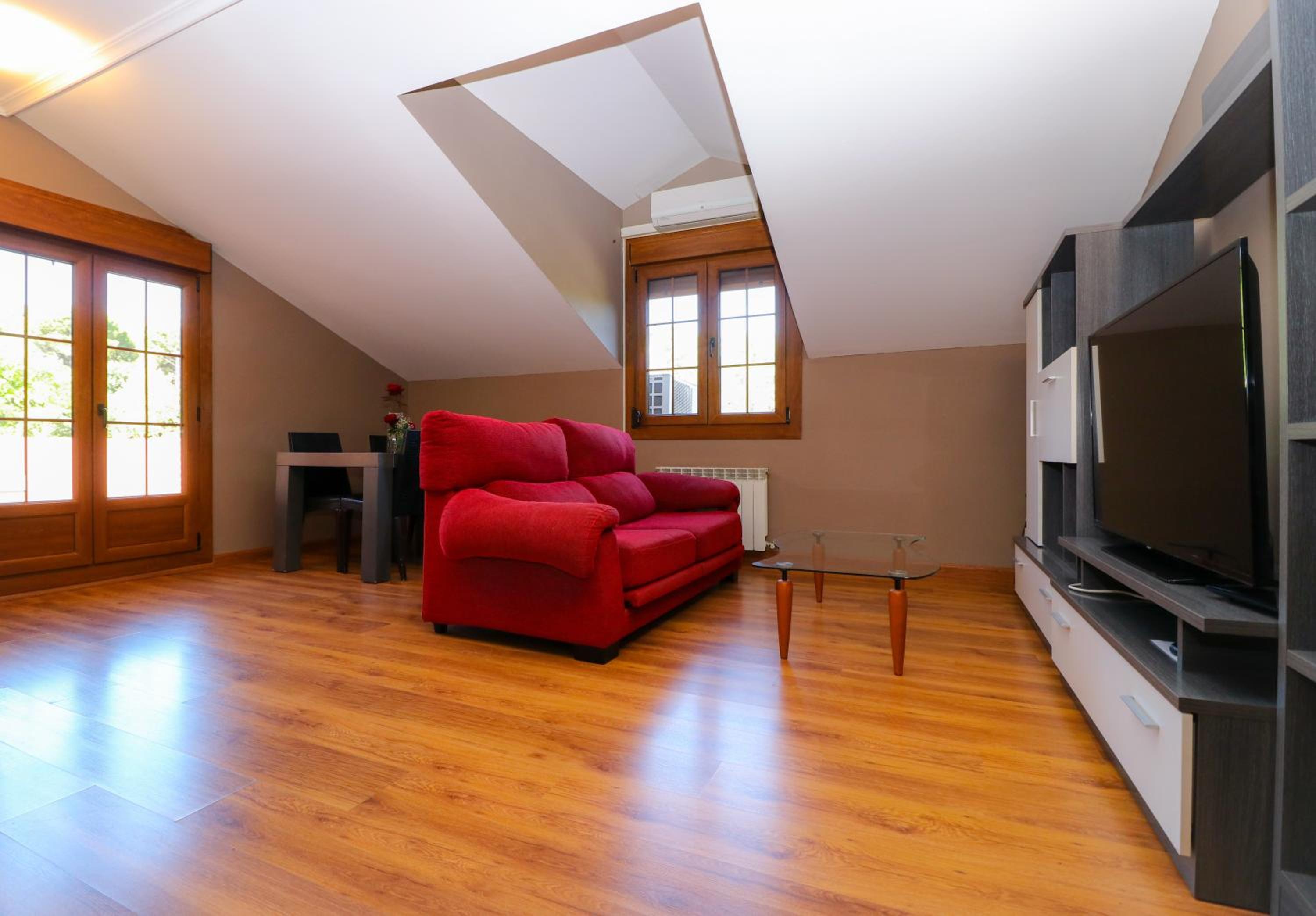Attic - Photo 5