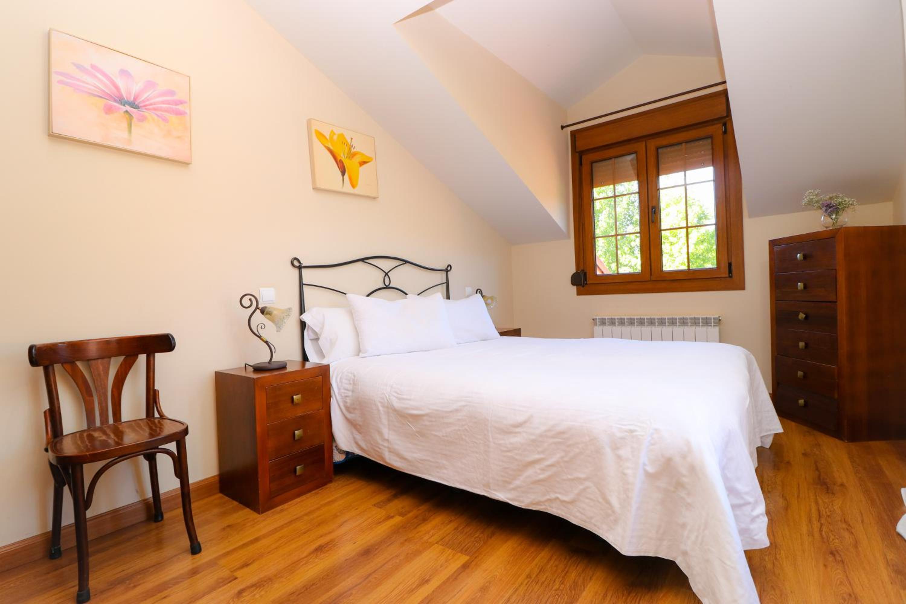 Attic - Photo 3