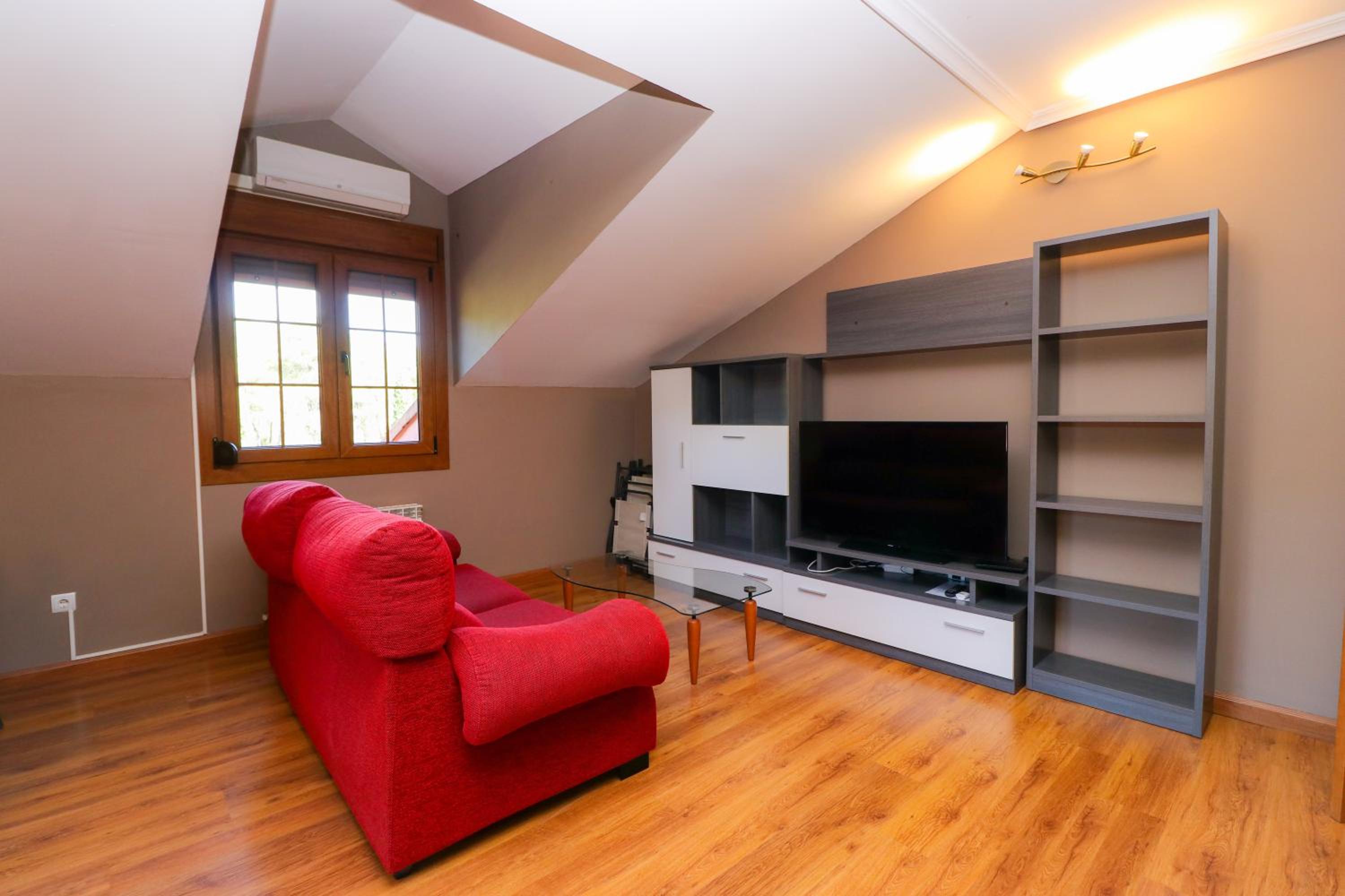 Attic - Photo 7