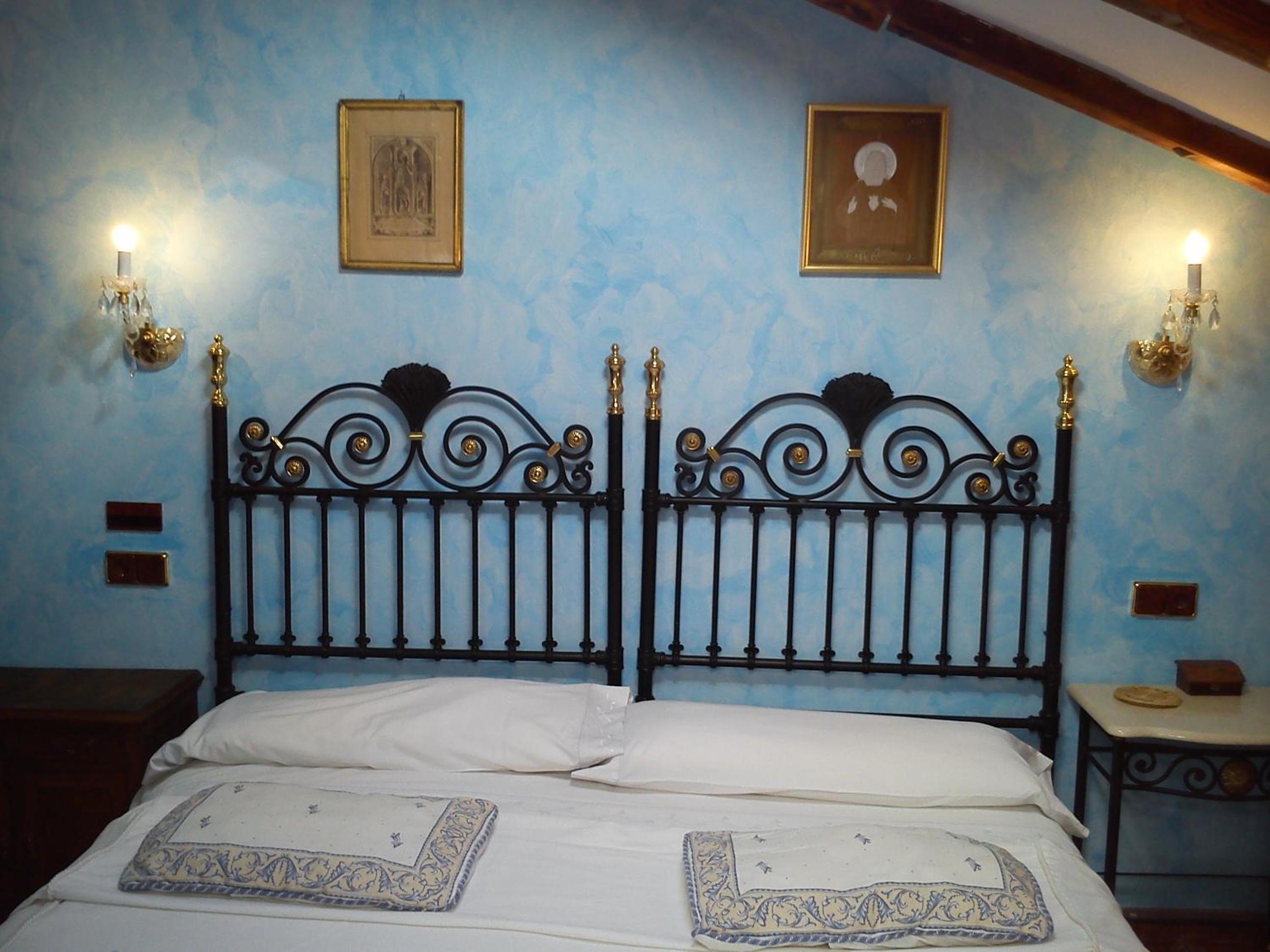 Double or Twin Room photo 3