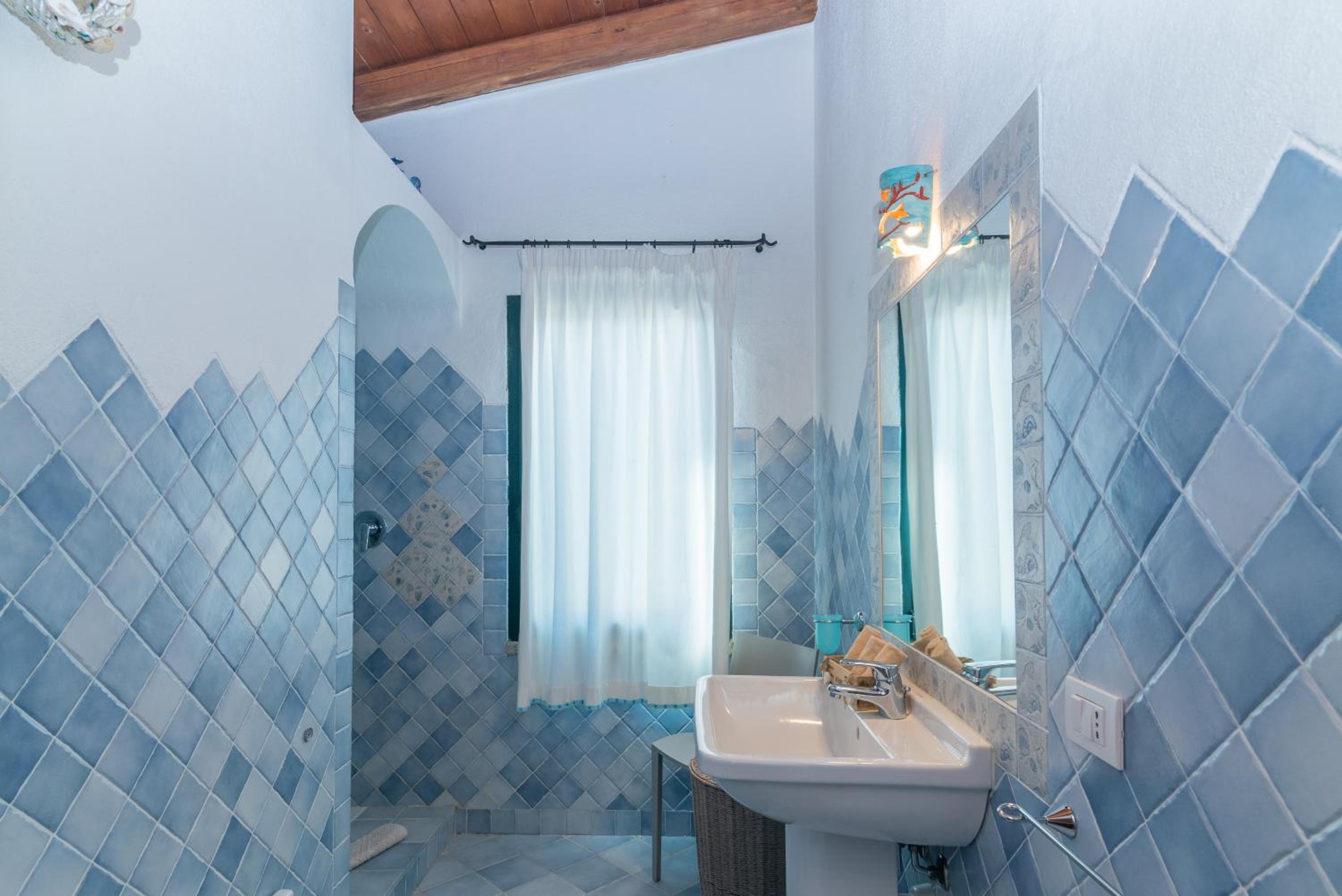 Villa with Sea View - Photo 18
