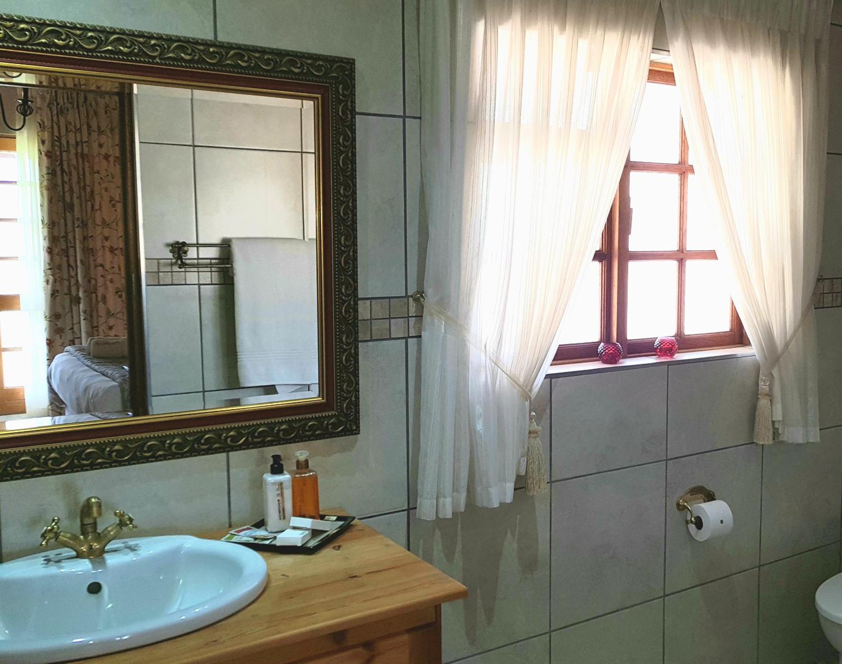 Standard Suite - Photo 3