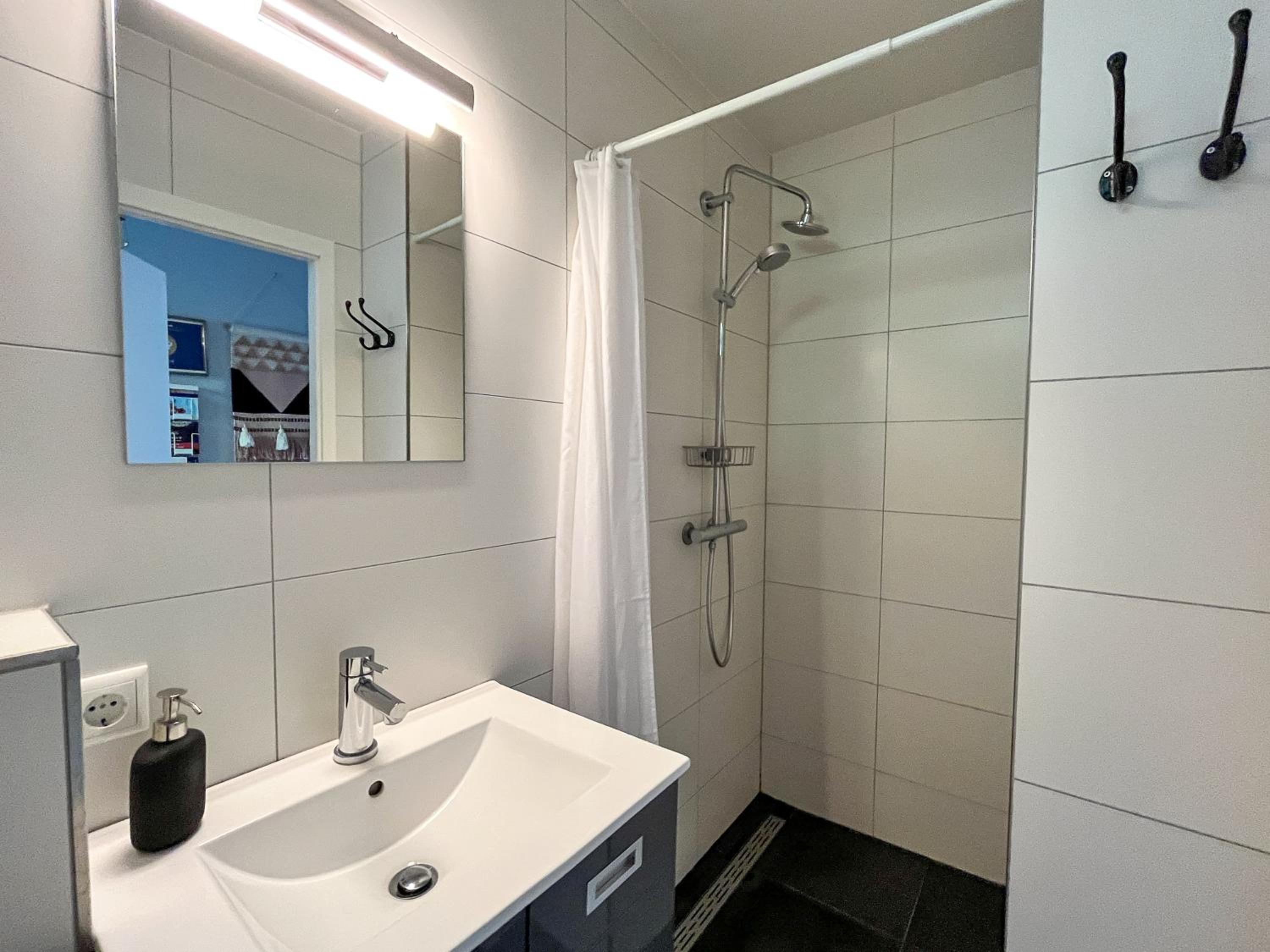 Two-Bedroom House - Photo 23
