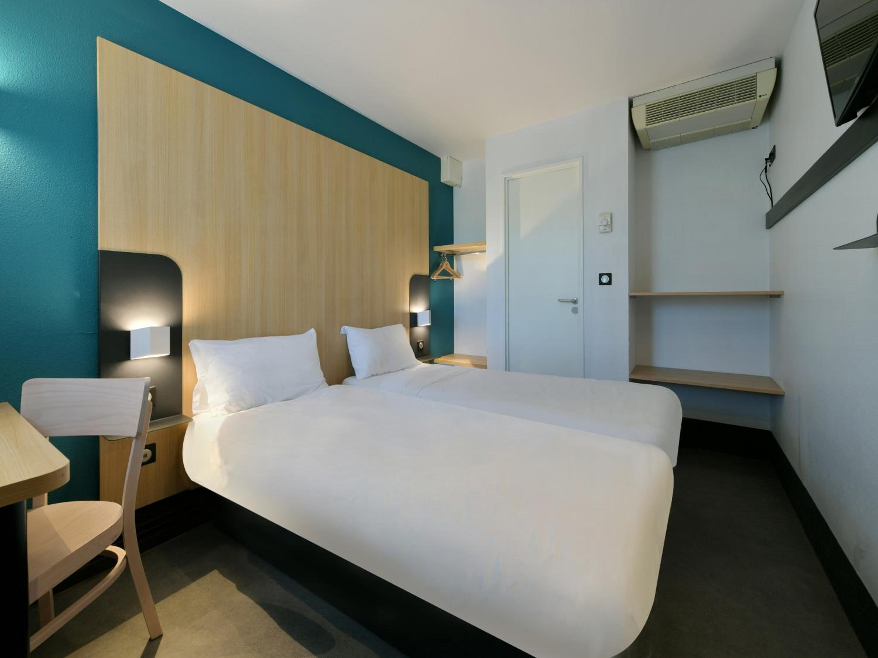 Twin Room - Non-Smoking photo 1